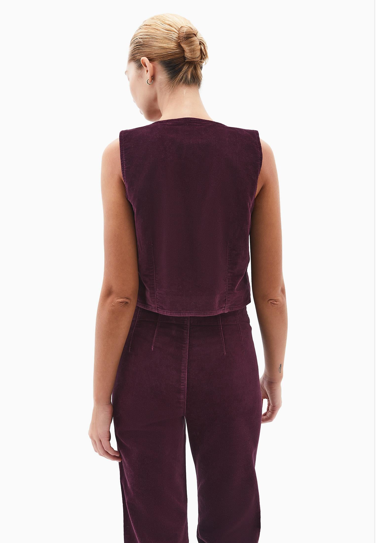 V-Neck Ribbed Velvet Vest - WINETASTING