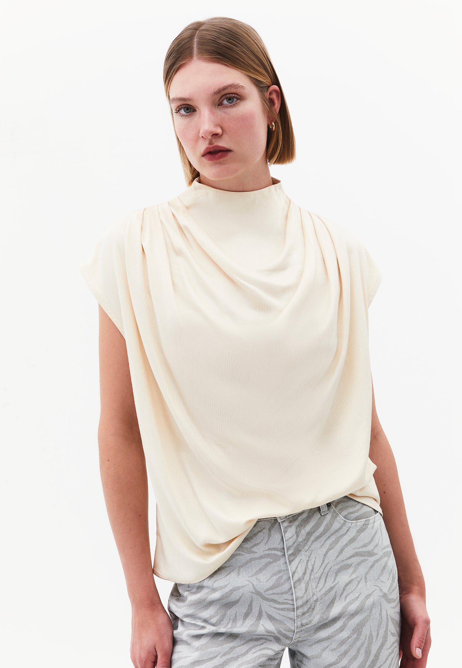 Dégaje Neck Sleeveless Blouse - ALMOND MILK
