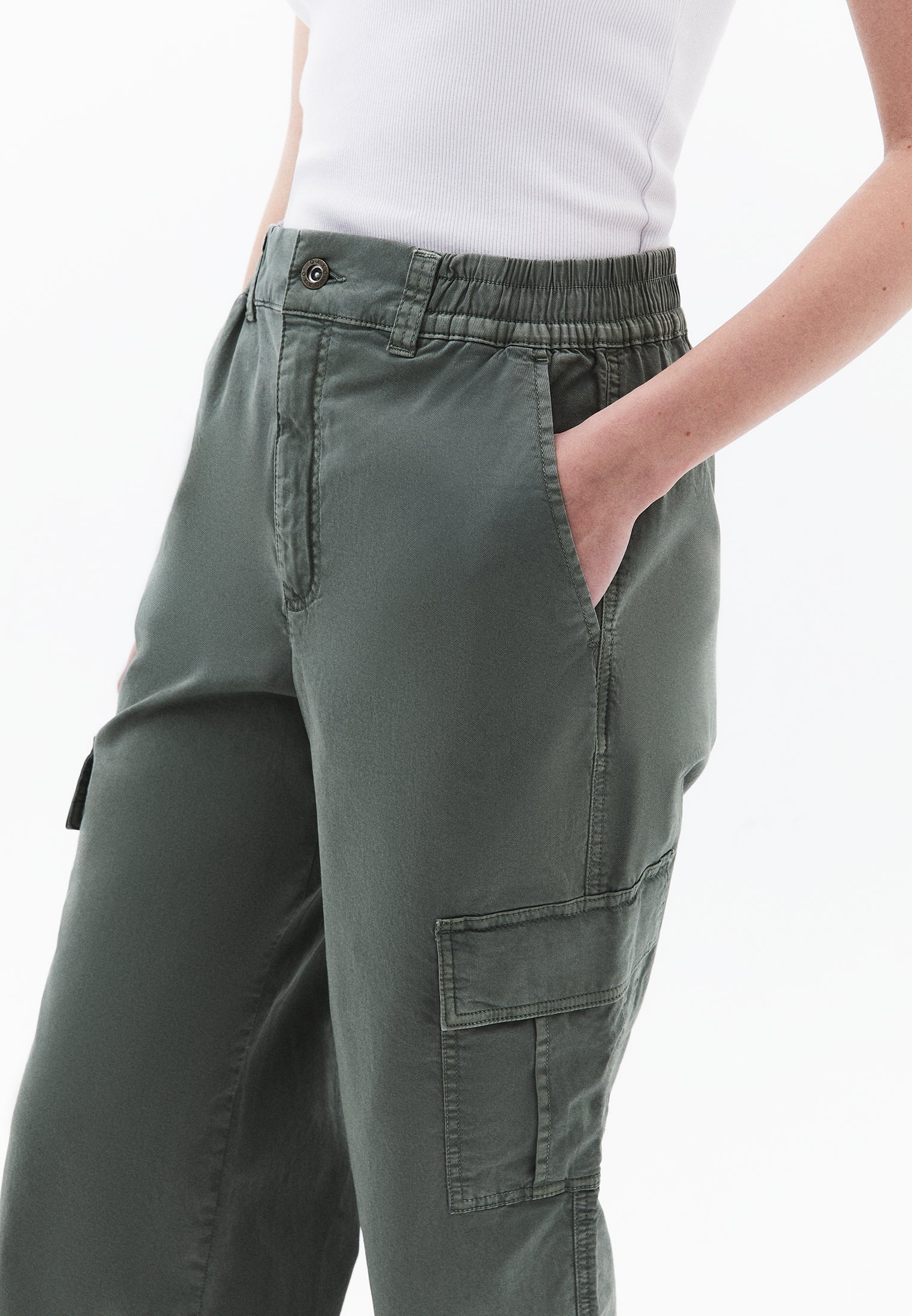 Jogger Pants With Belt Detail - ANTIK LAUREL WREATH
