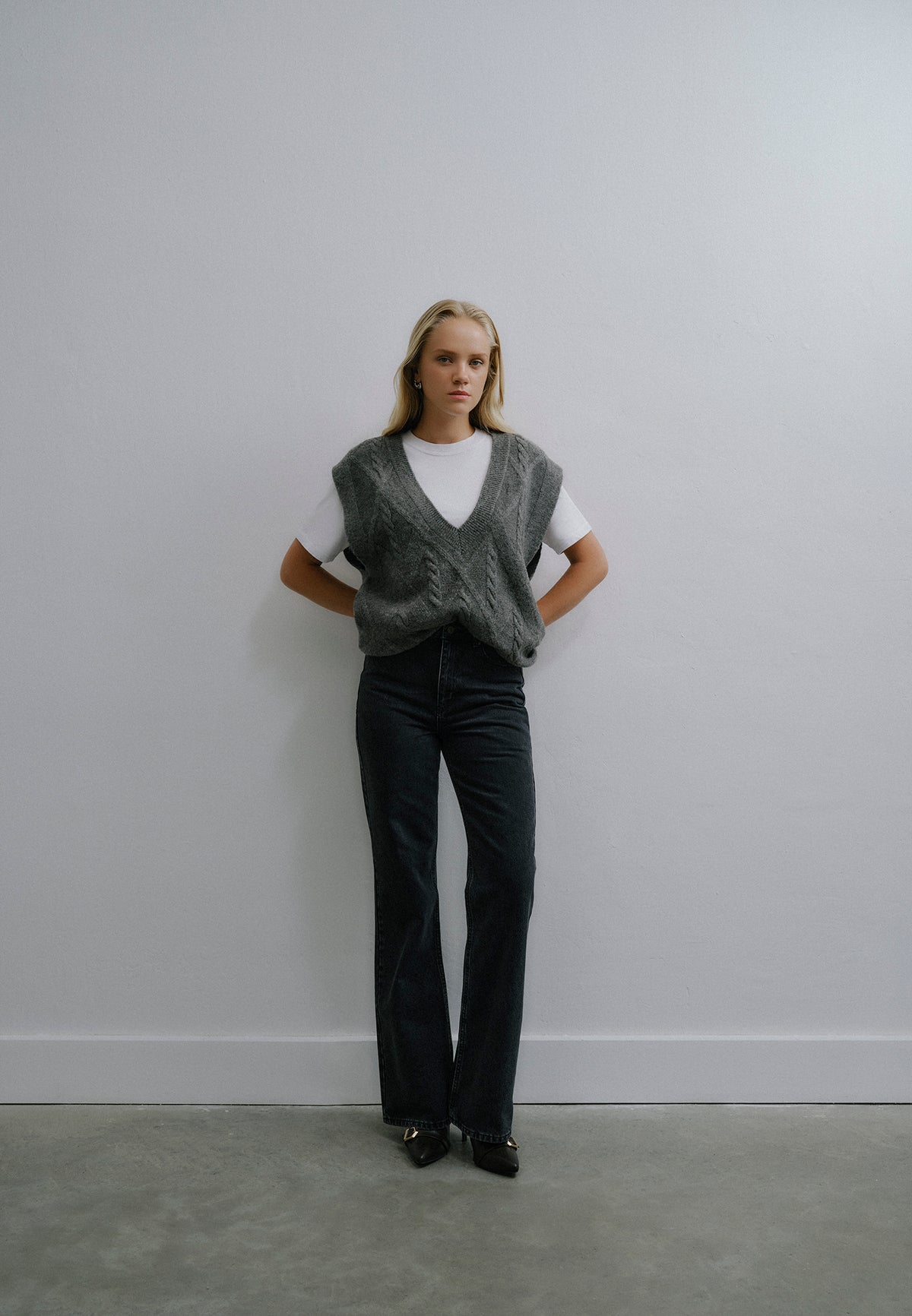Ultra High Waist Straight Leg Jeans - BLACK DENIM