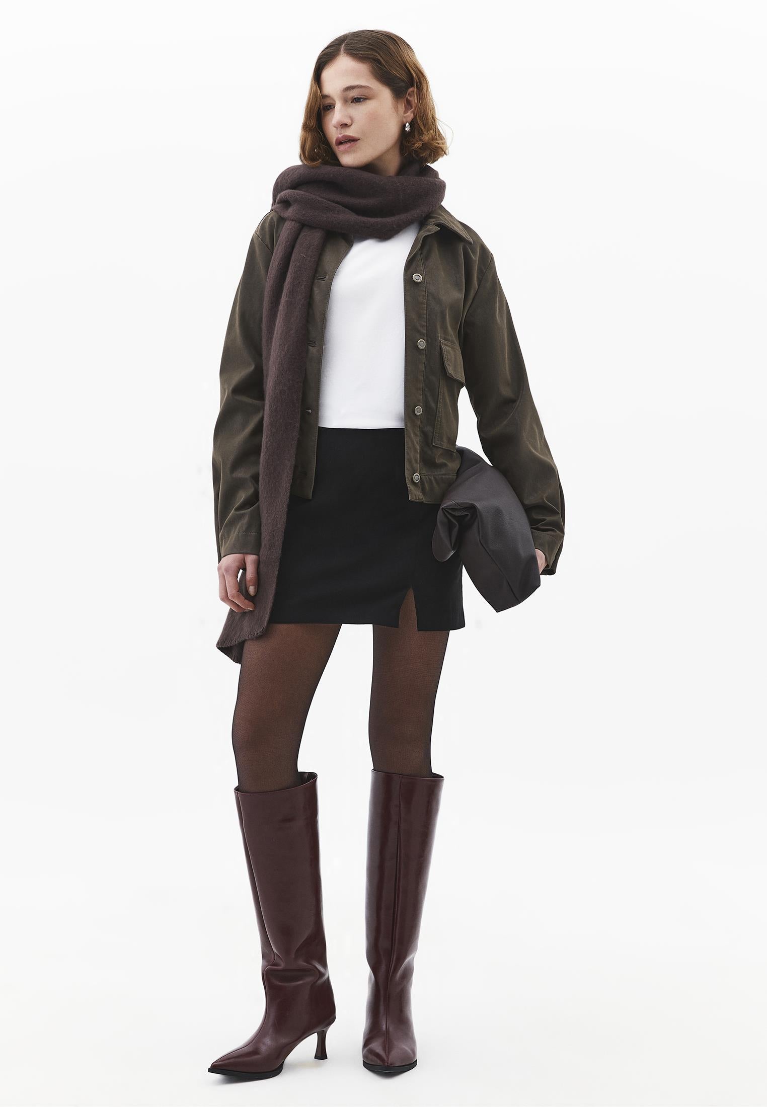 Short Slim Skirt With Slit - BLACK