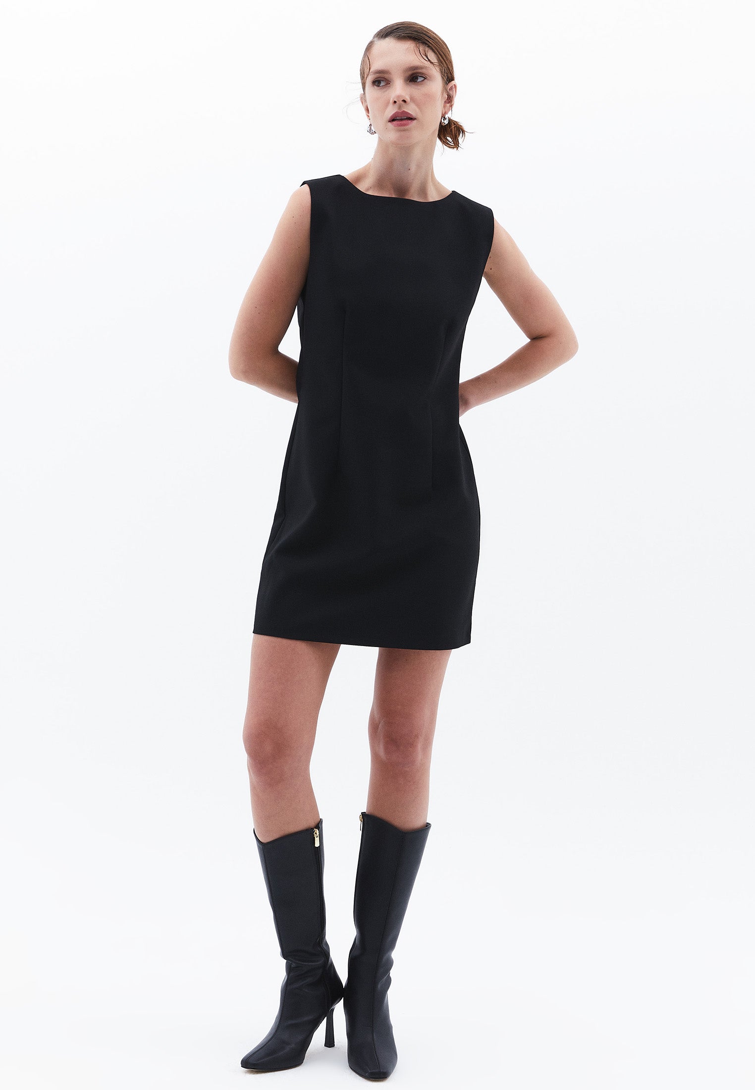 Short Boat Neck Sleeveless Dress - BLACK