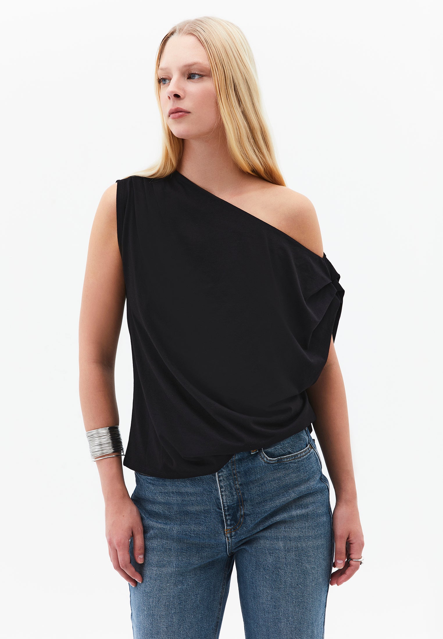 Pleated Asymmetric T-Shirt - BLACK
