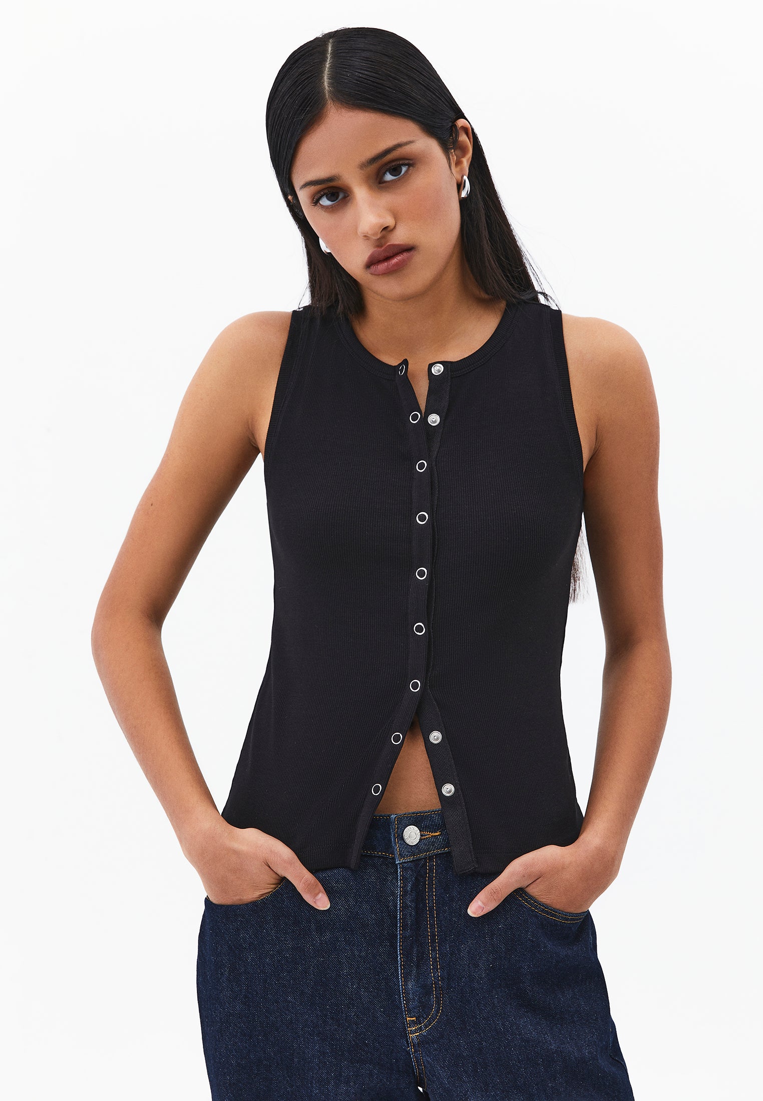 Sleeveless Crew Neck Tank Top - BLACK