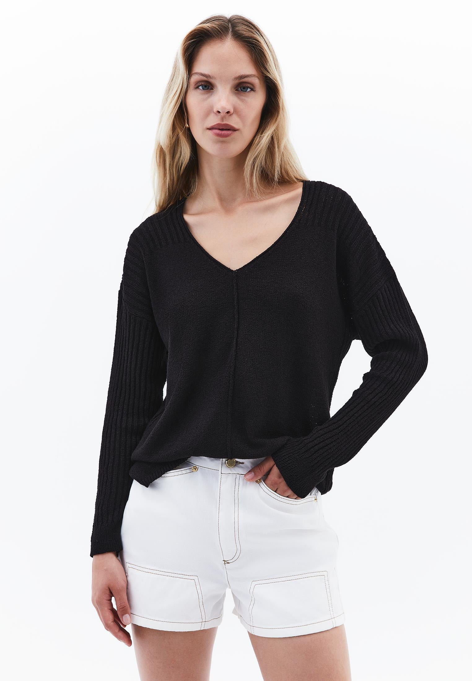 V Neck Standard Sweater - BLACK