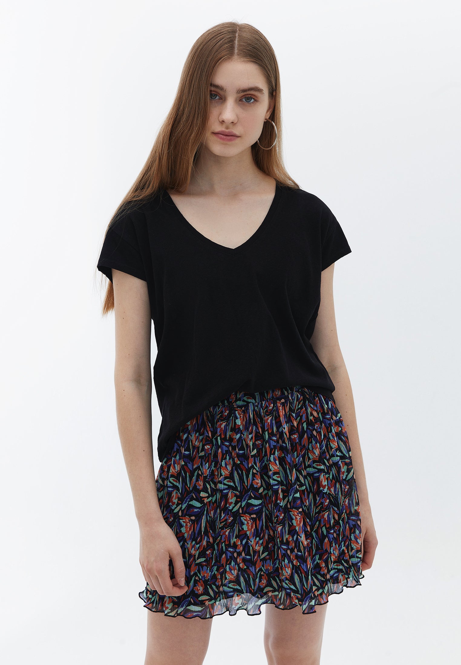 V Neck Linen T-Shirt - BLACK