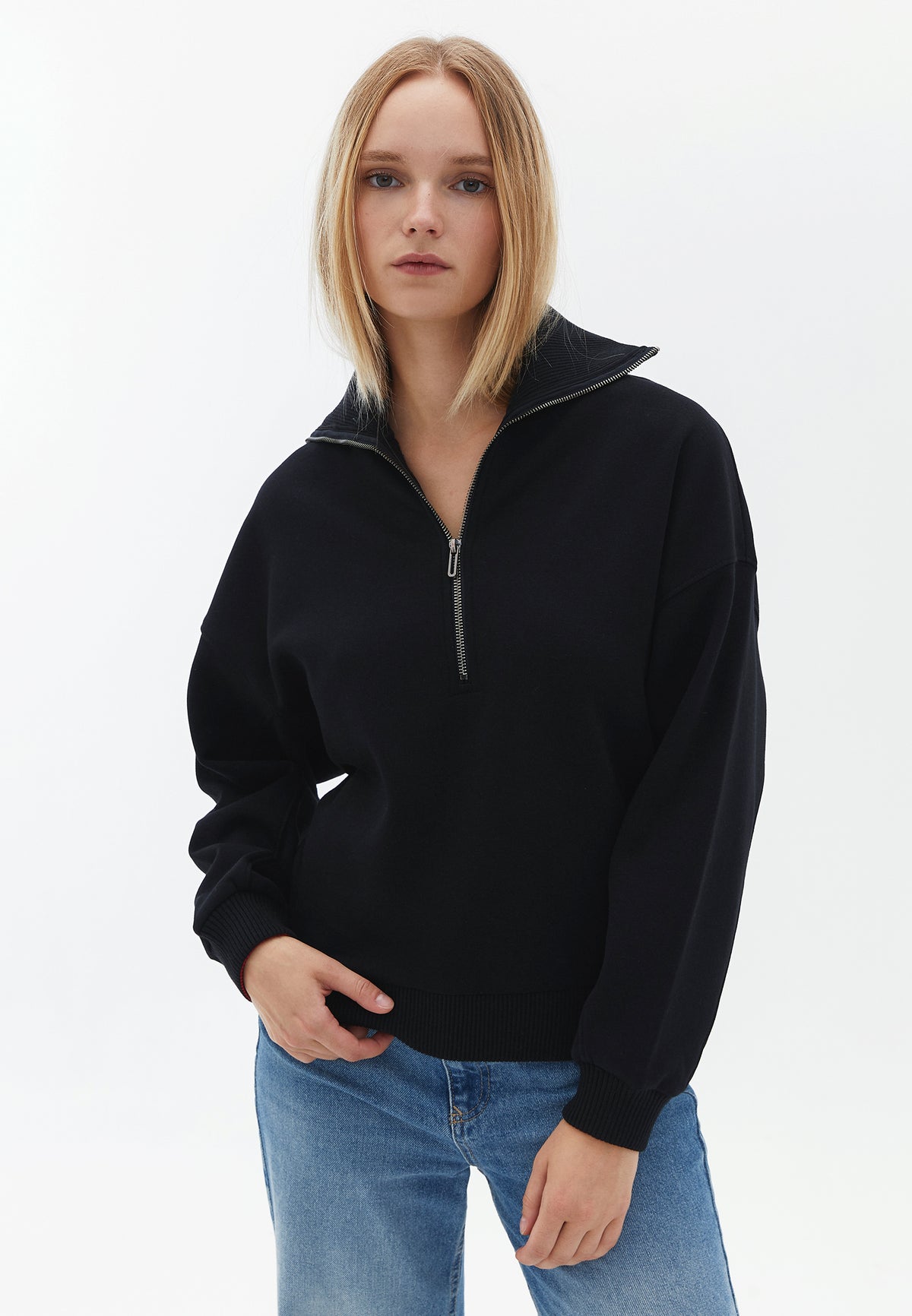High Neck Zipped Straight Cut Sweatshirt - BLACK