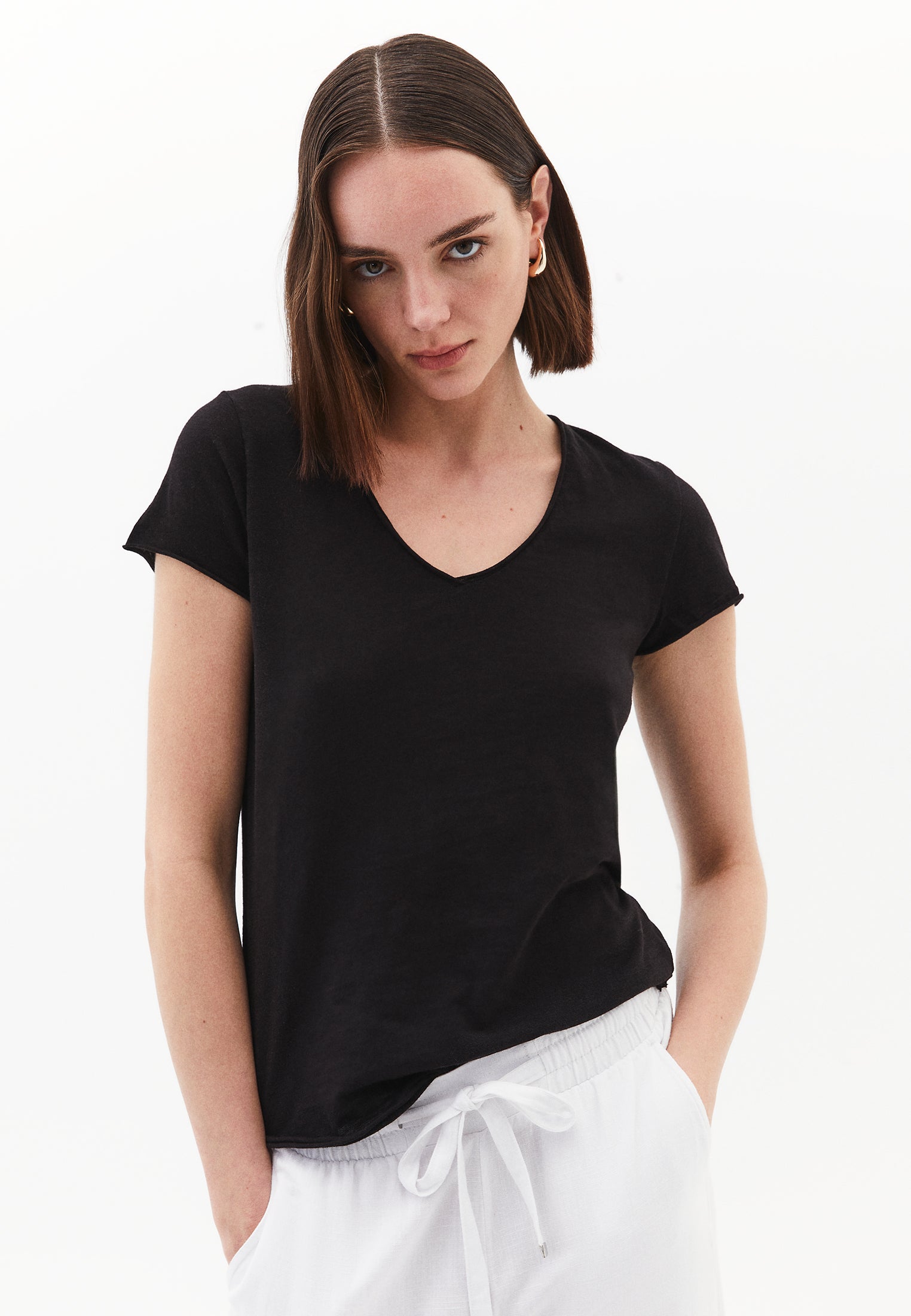 V Neck T-Shirt - BLACK
