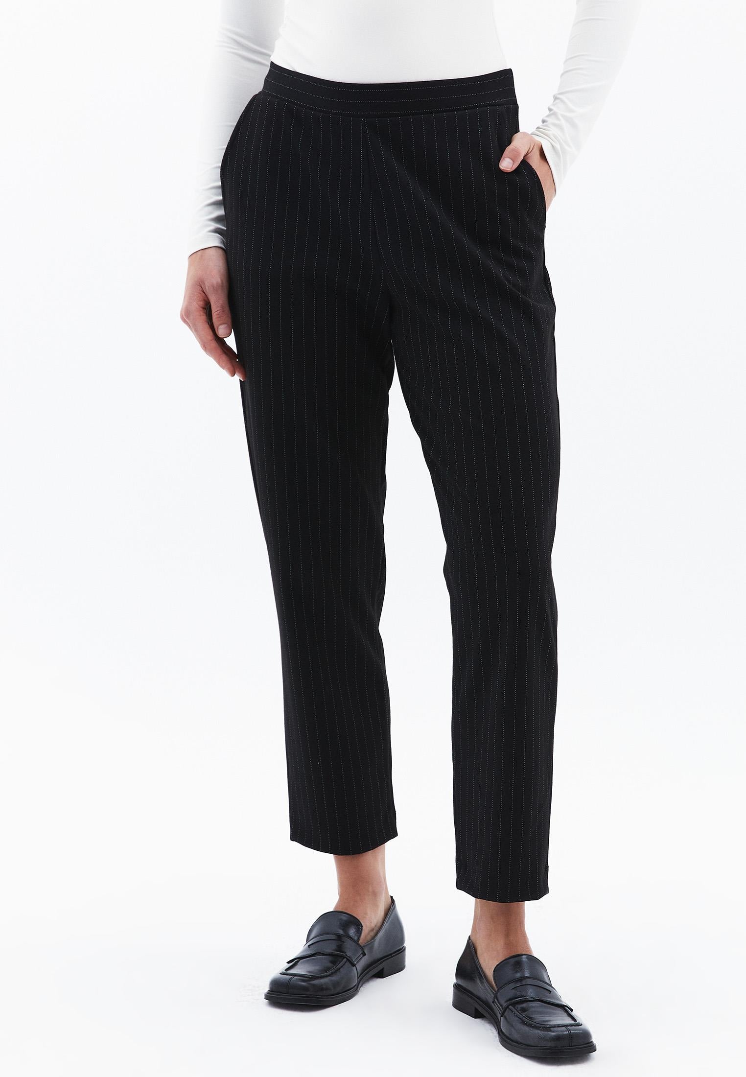 High Waist Carrot Pants - BLACK