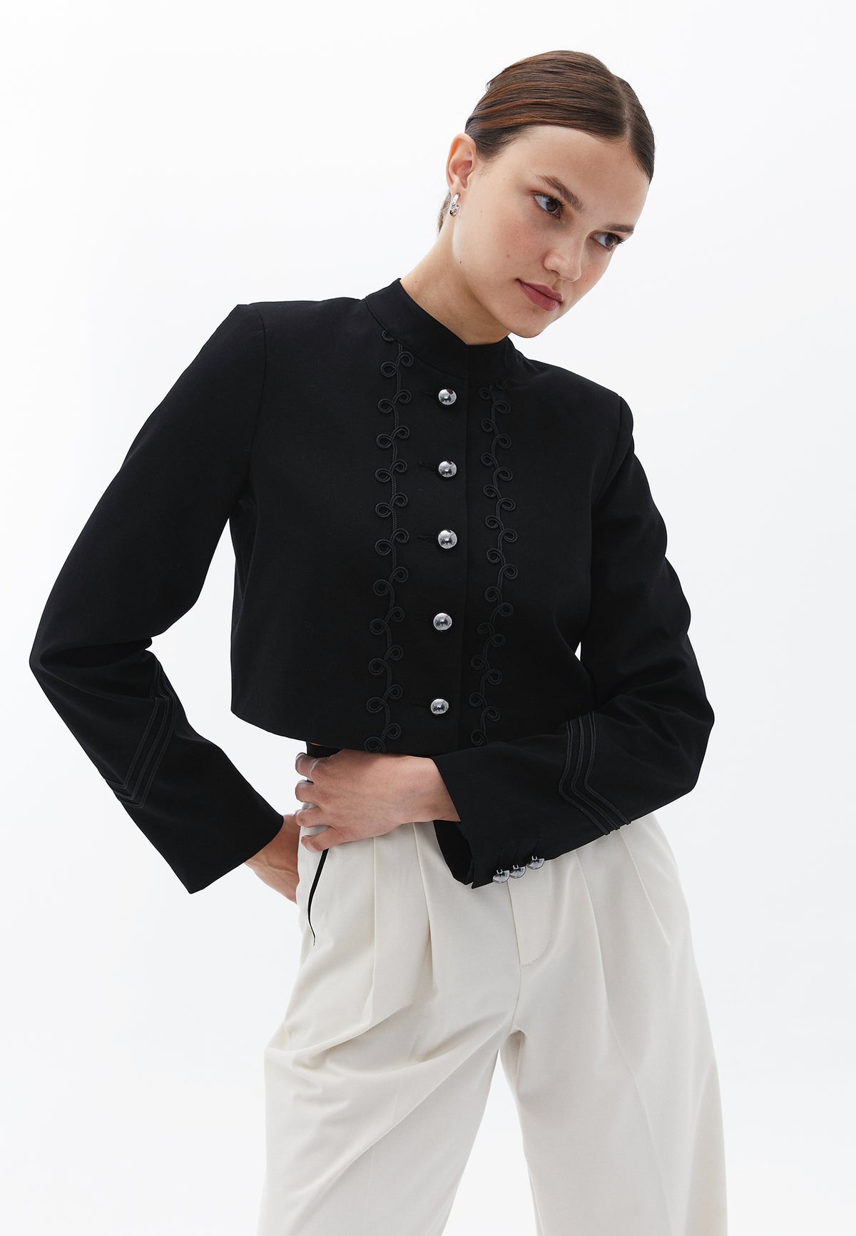 Embroidered Detailed Cropped Blazer Jacket - BLACK