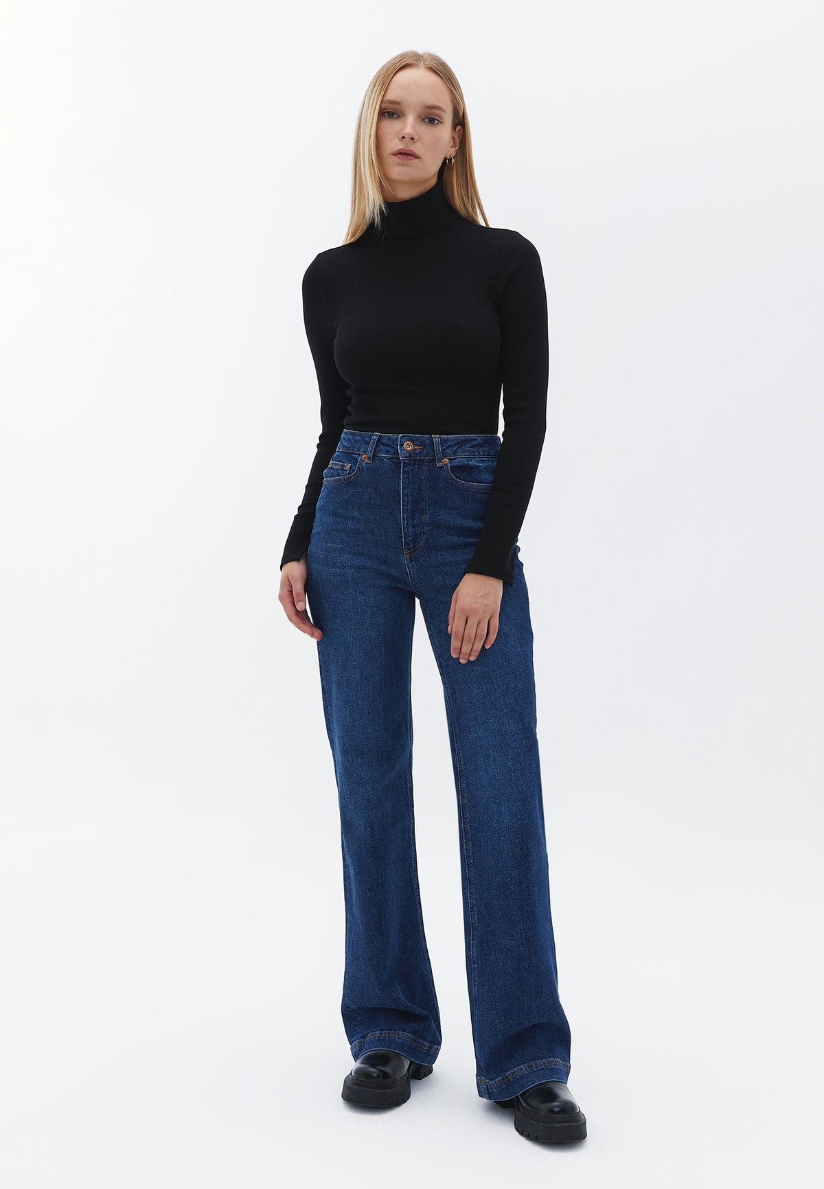 Turtleneck With Slit Detail Bodycon - BLACK