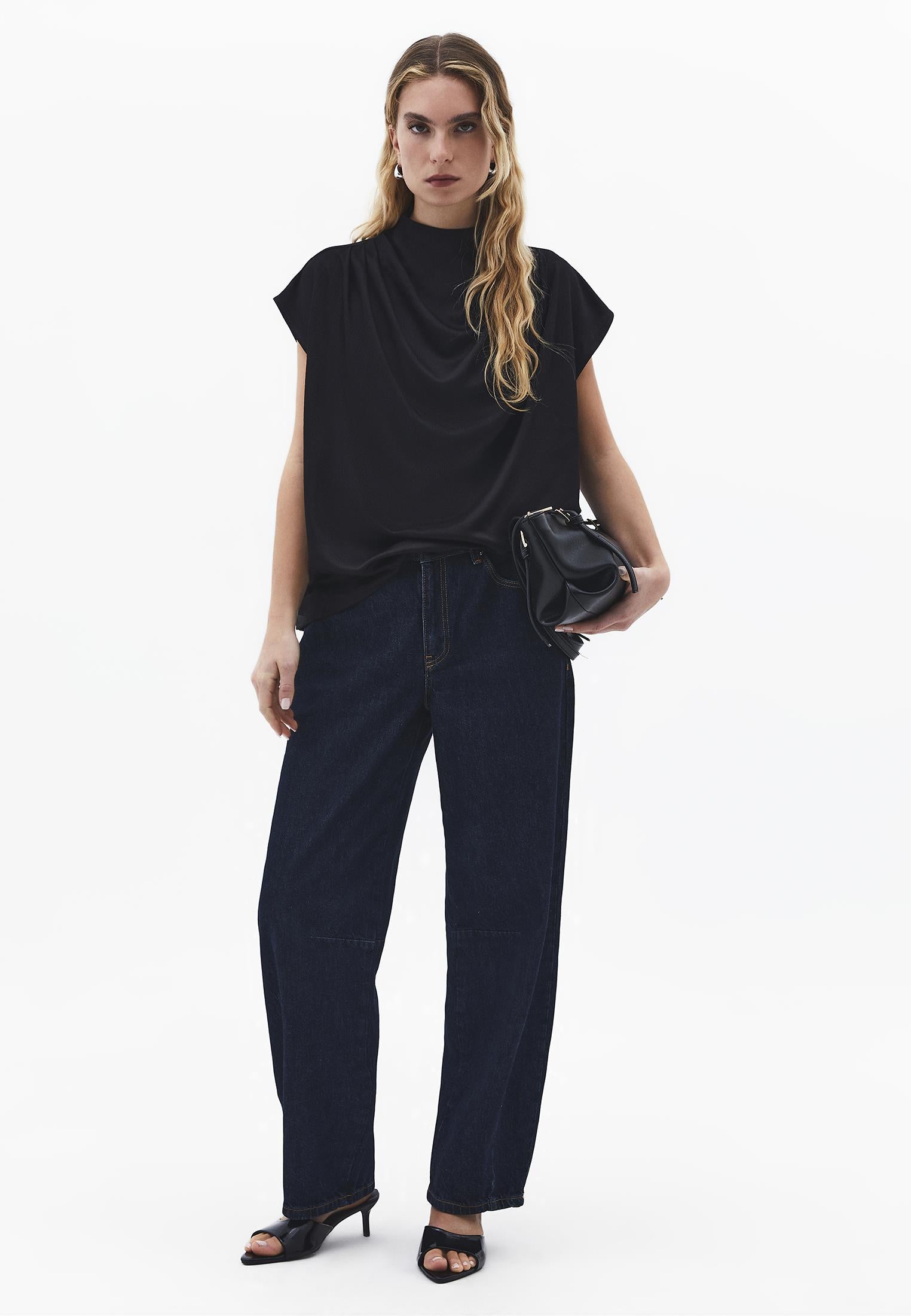 Dégaje Neck Sleeveless Blouse - BLACK