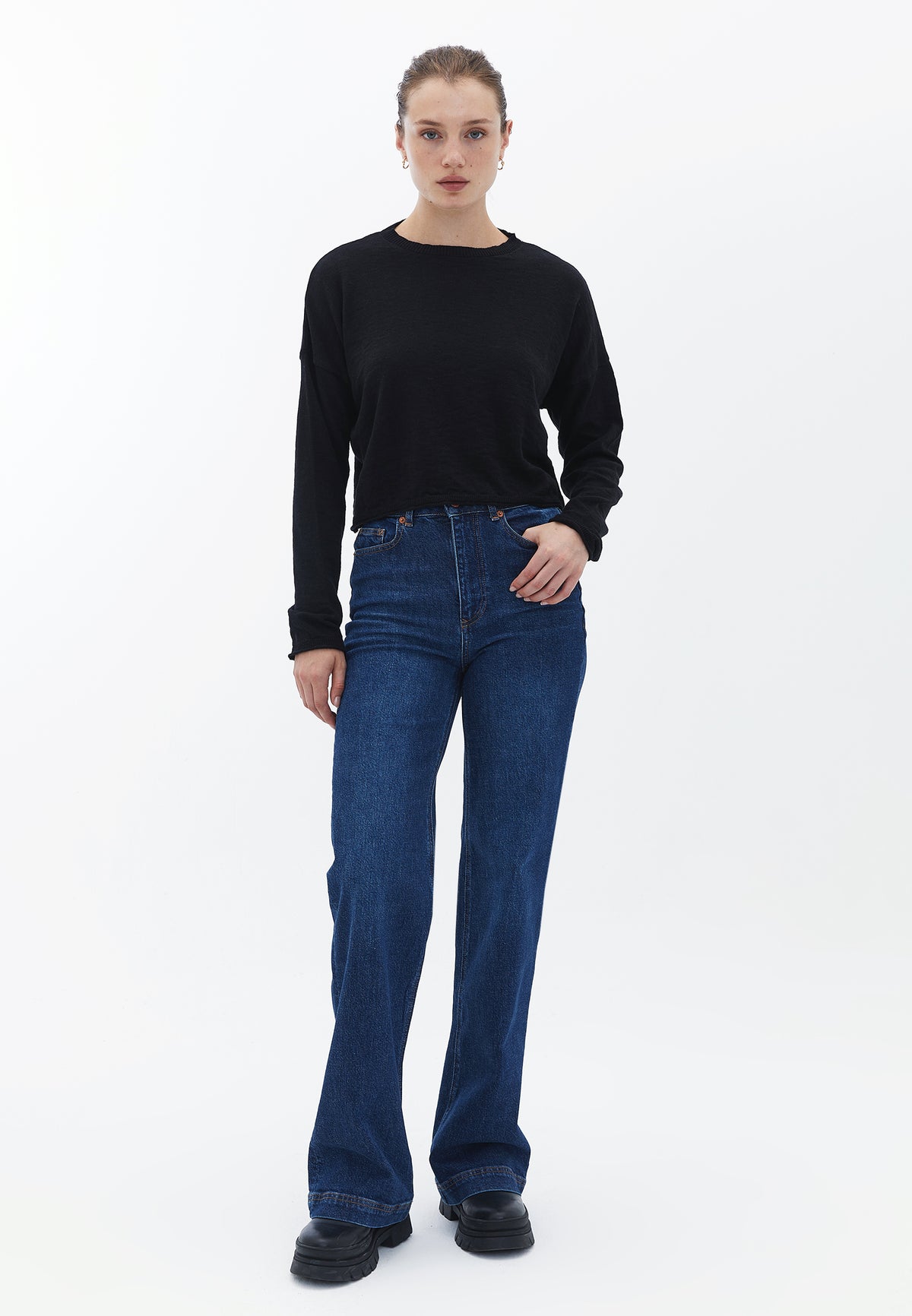 Crew Neck Cropped Sweater - BLACK