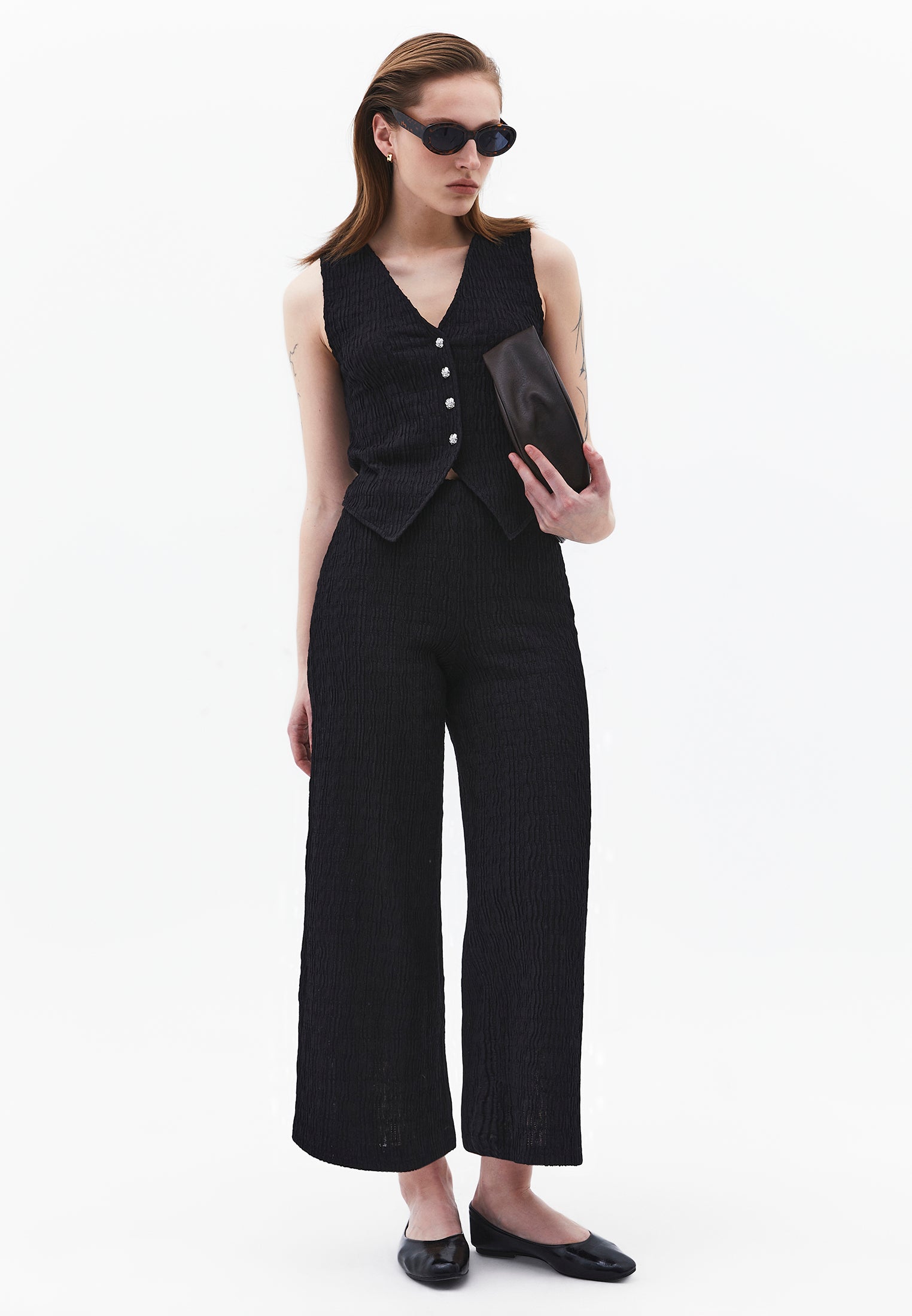 V Neck Closed Form Vest - BLACK