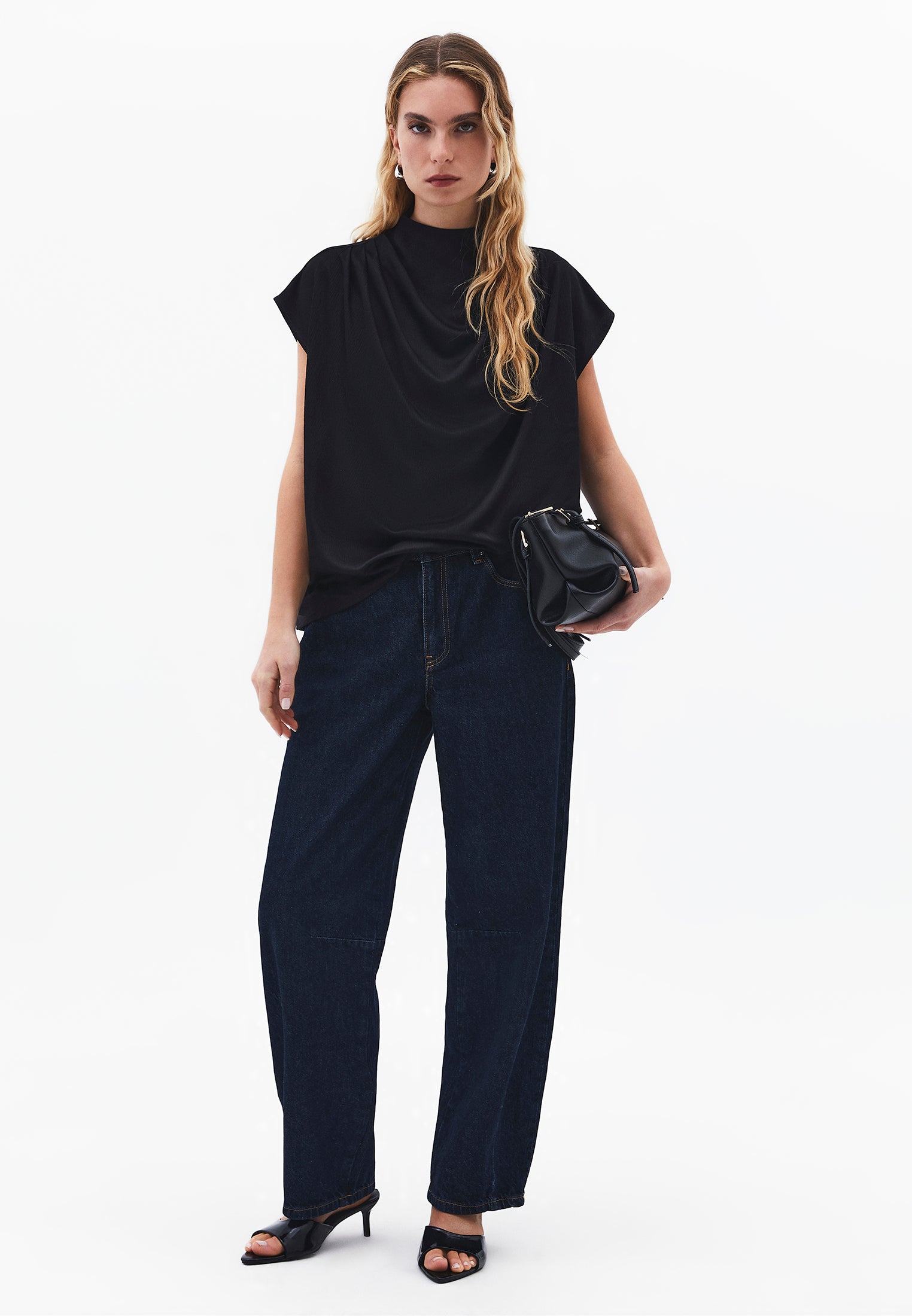 Dégaje Neck Sleeveless Blouse - BLACK