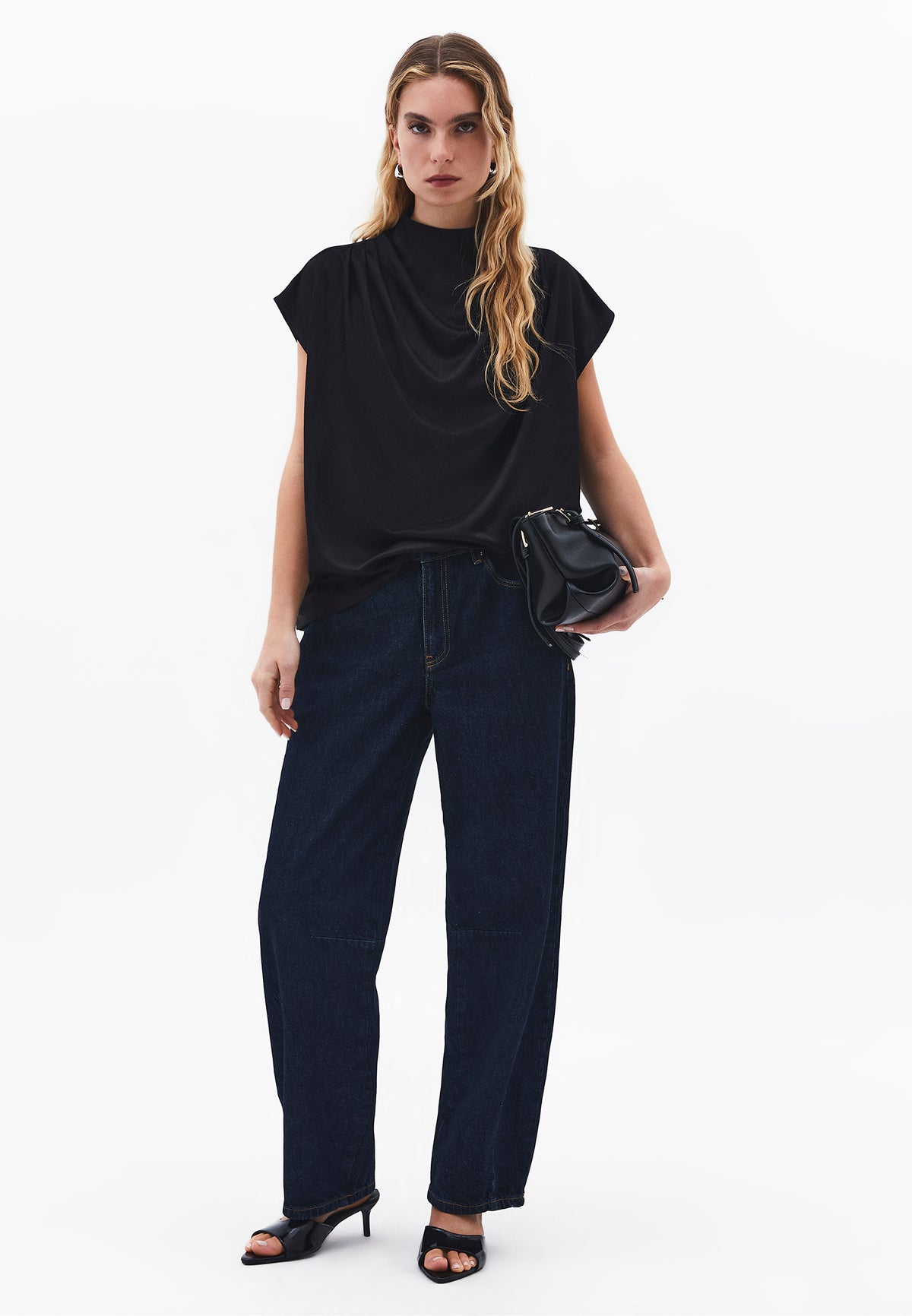 Dégaje Neck Sleeveless Blouse - BLACK