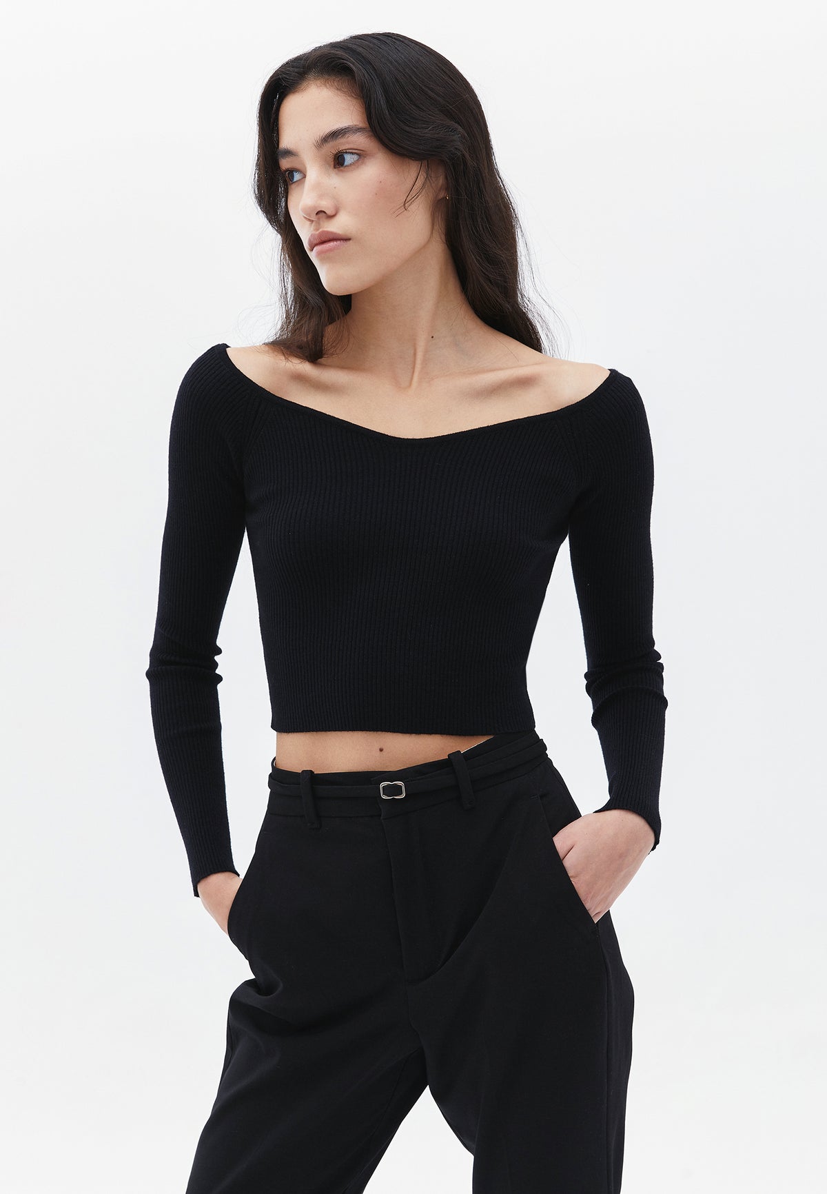 Low Shoulder Cropped Sweater - BLACK
