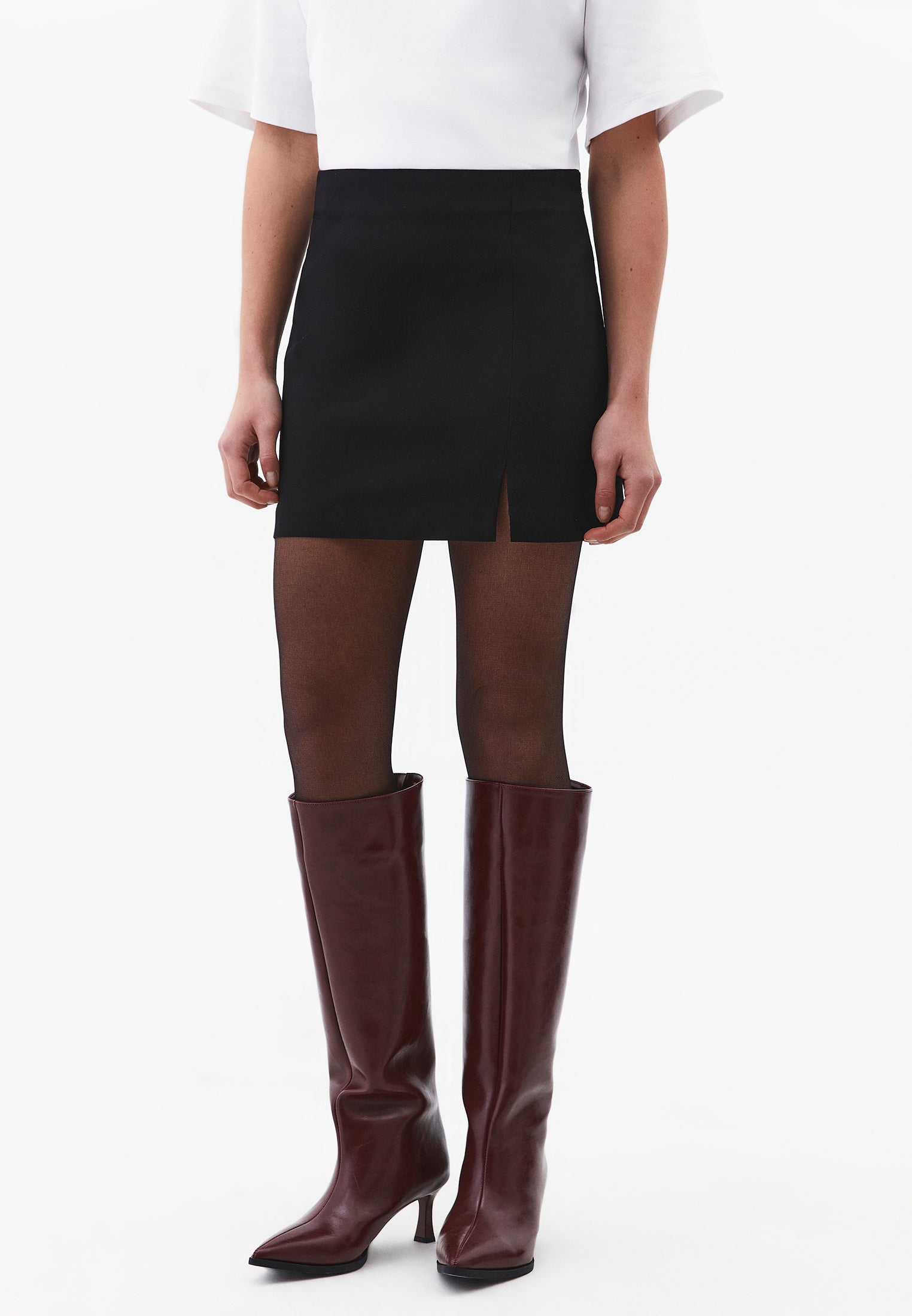 Short Slim Skirt With Slit - BLACK