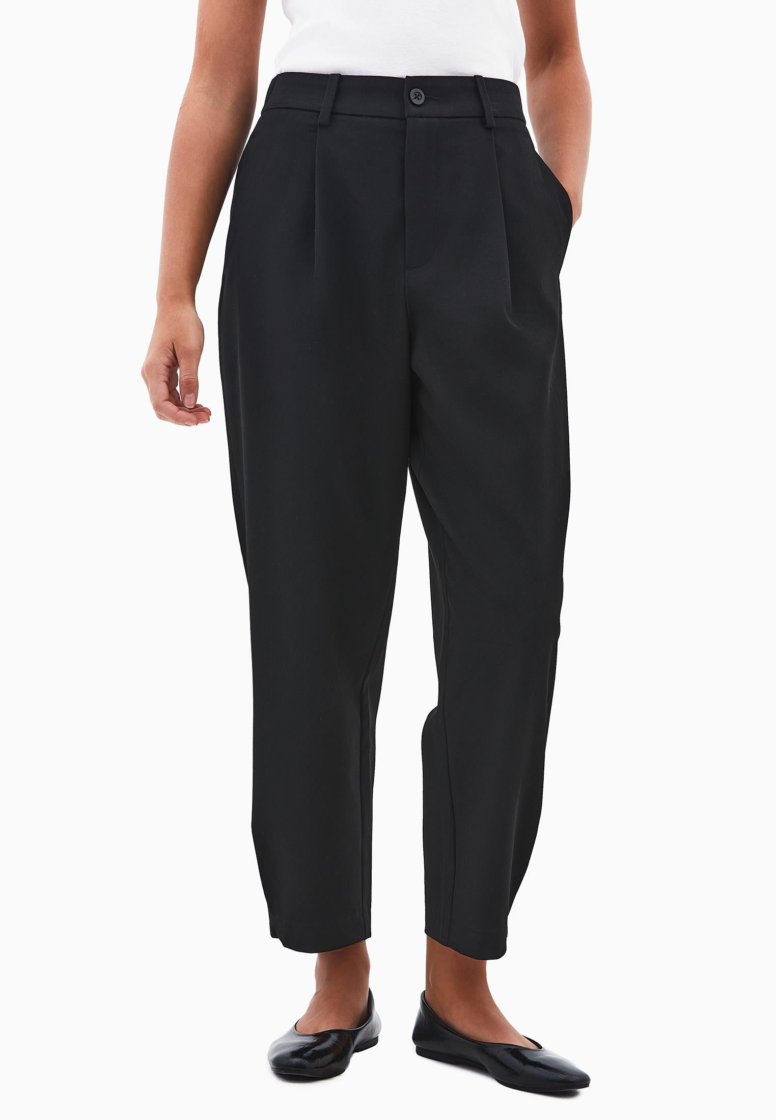 Balloon Form Pleated Standard Carrot Leg Pants - BLACK