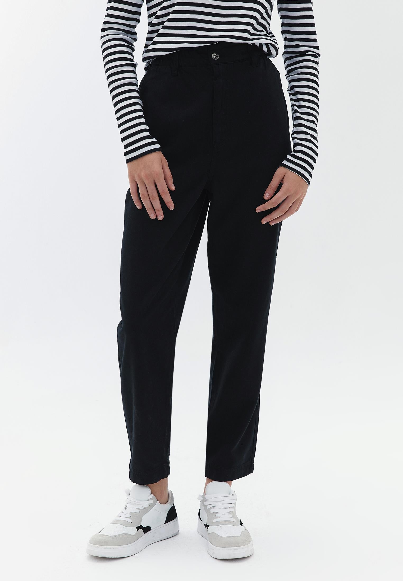 High Waist Carrot Pants - BLACK