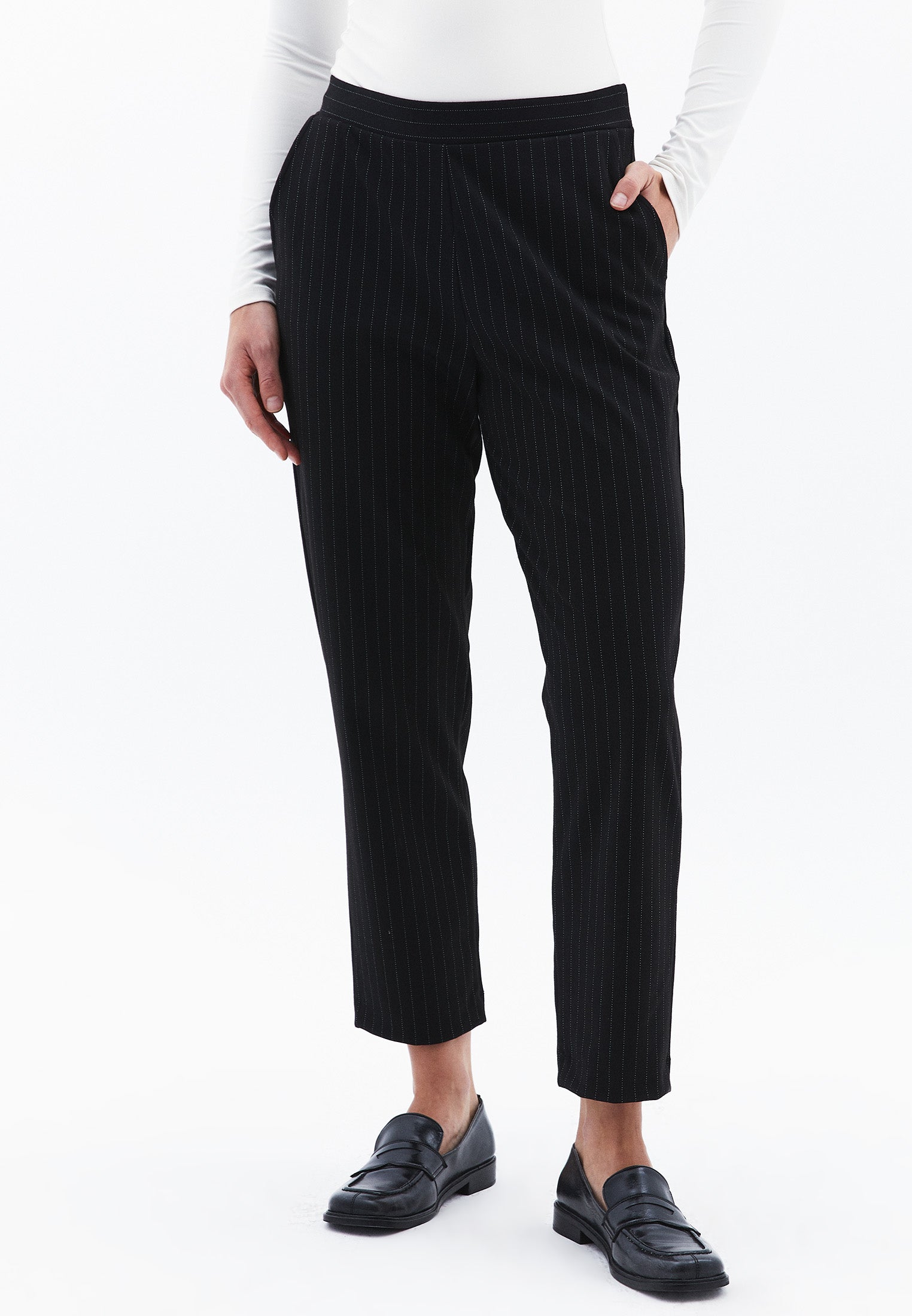 High Waist Carrot Pants - BLACK