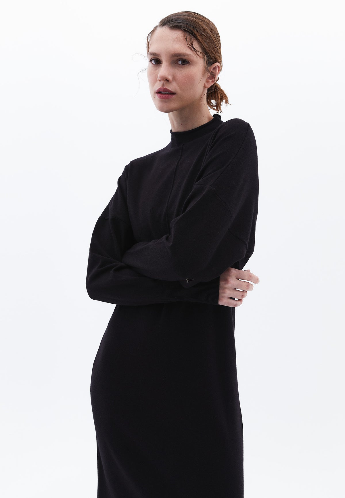 Long Comfortable Batwing Sleeved Crew Neck Dress - BLACK