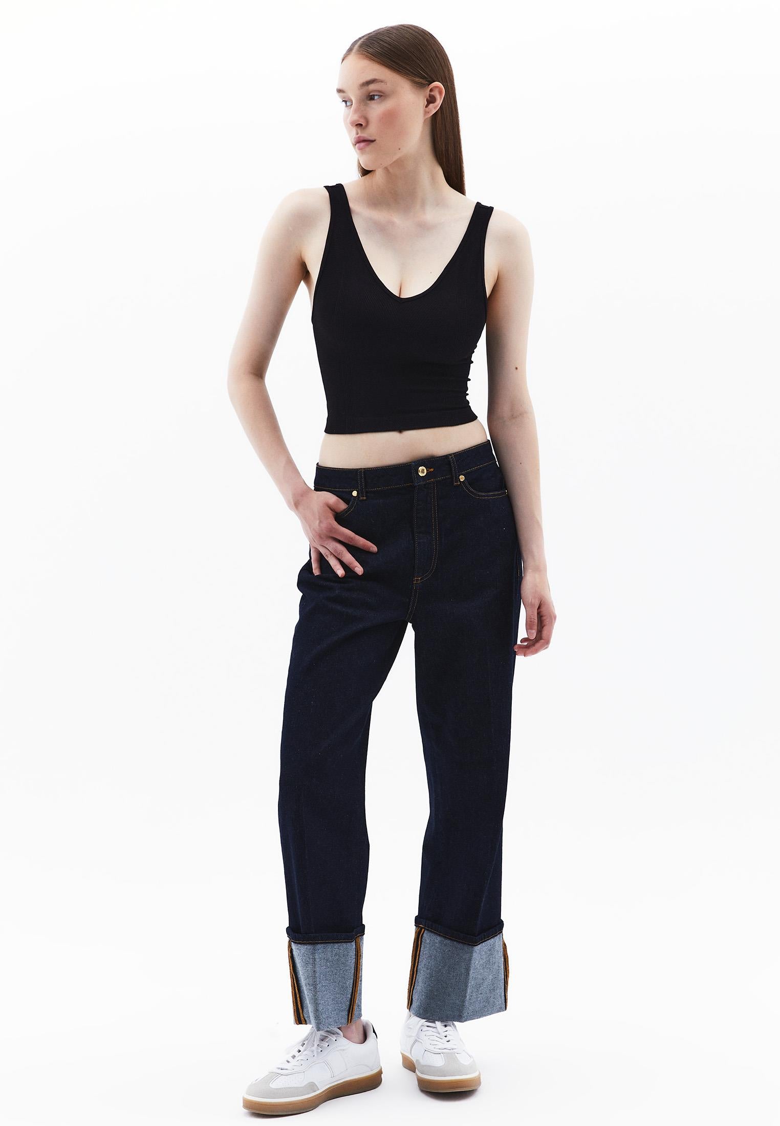 Seamless V Neck Undershirt - BLACK