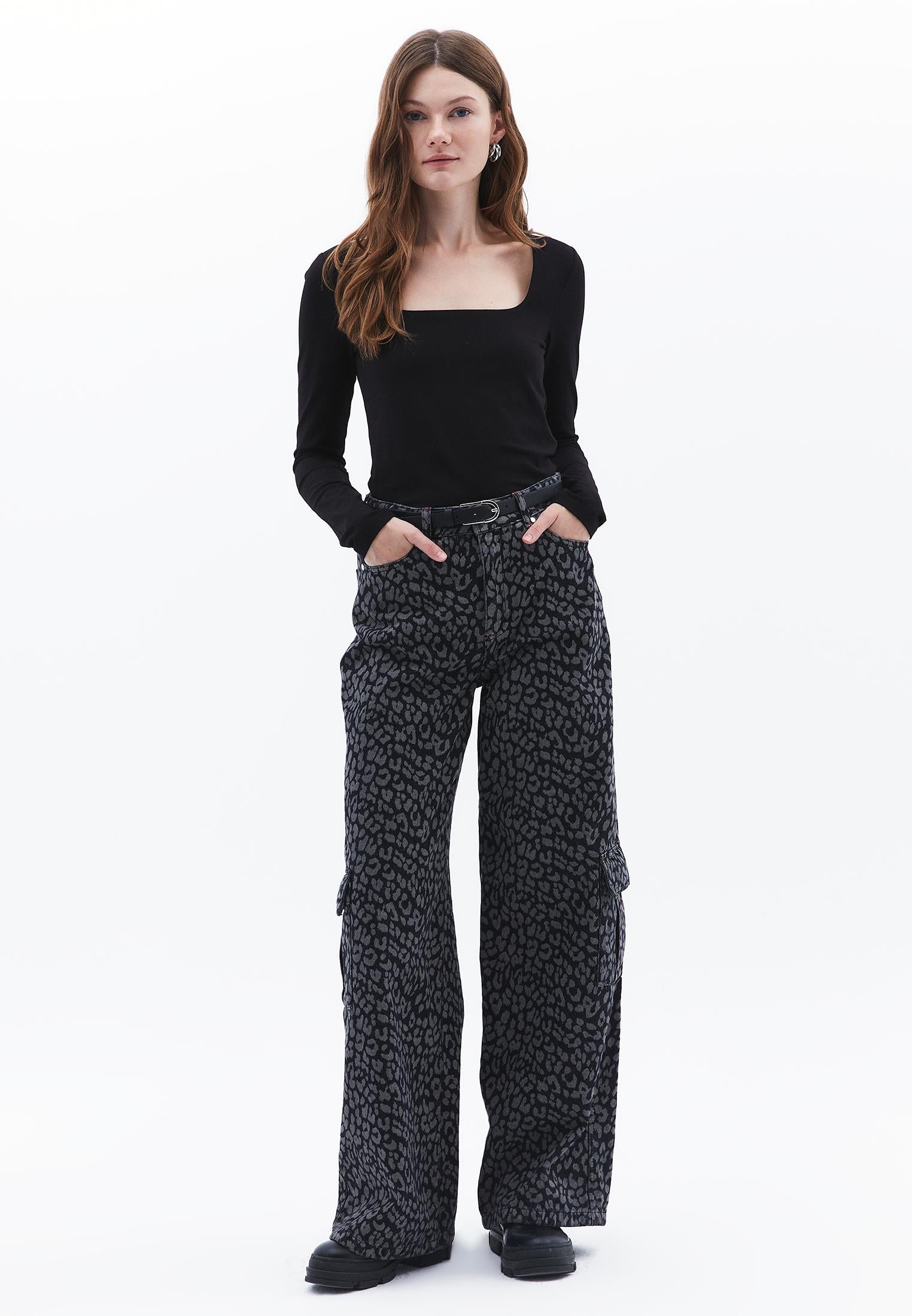 Square Neck Long Sleeve T-Shirt - BLACK