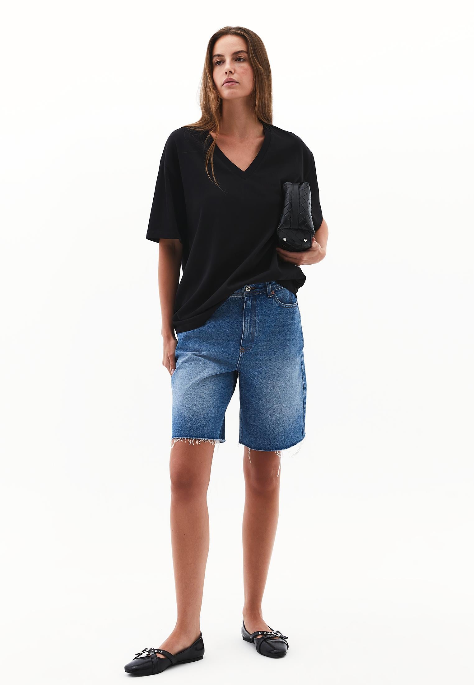 V Neck Boyfriend T-Shirt - BLACK