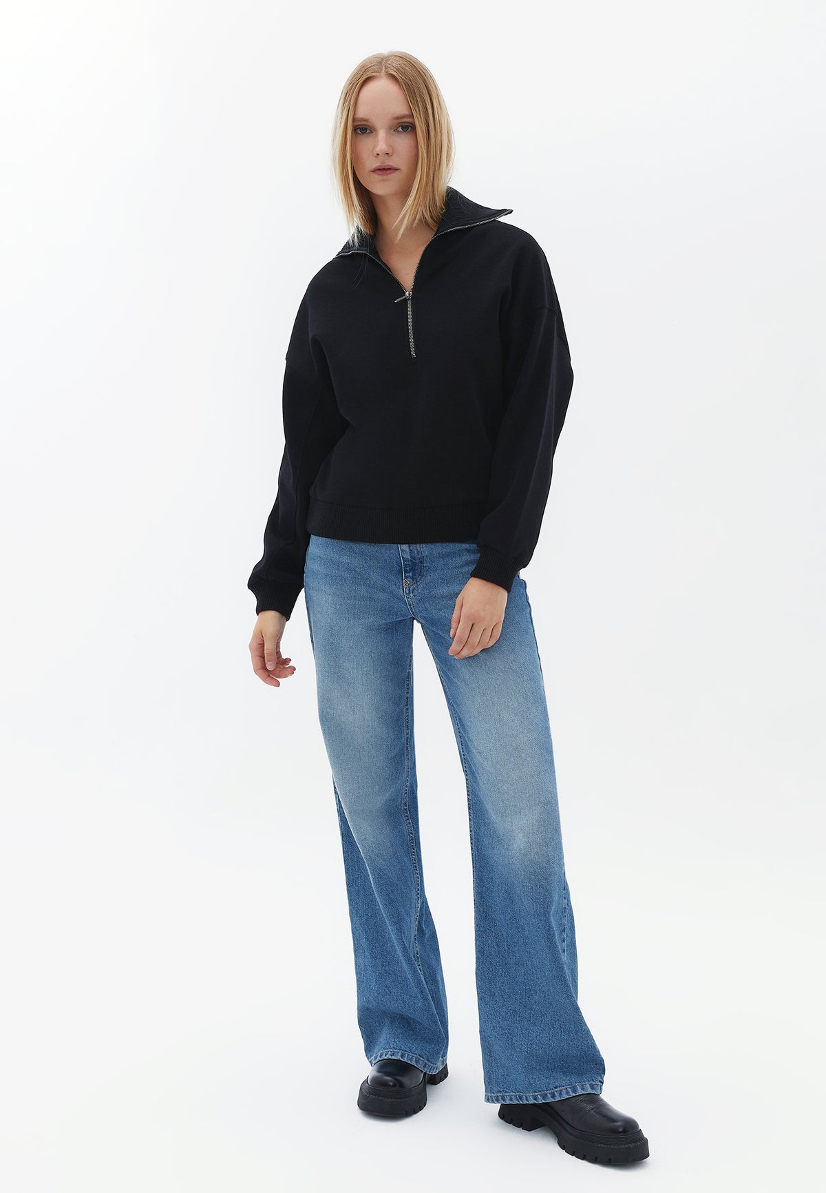 High Neck Zipped Straight Cut Sweatshirt - BLACK
