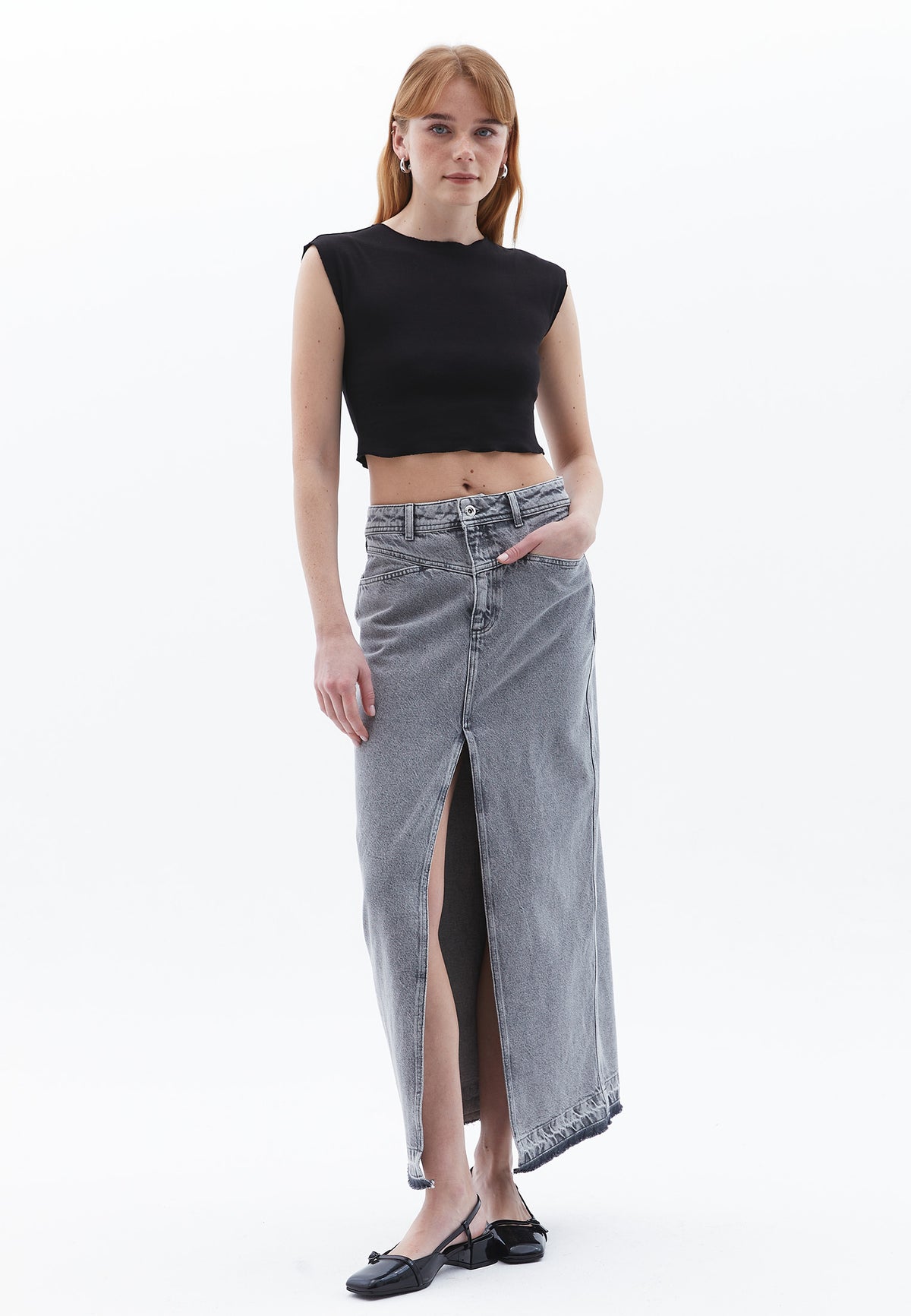 Crew Neck Short Sleeve Slim Fit Cropped T-Shirt - BLACK
