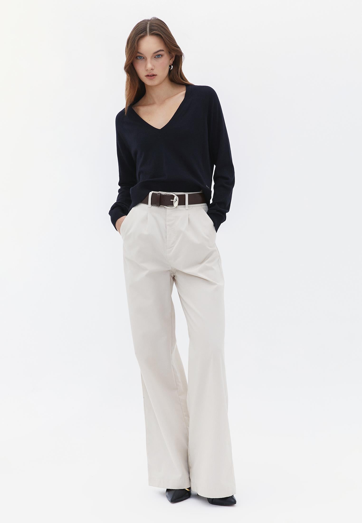 V Neck Raglan Sleeve Sweater - BLACK