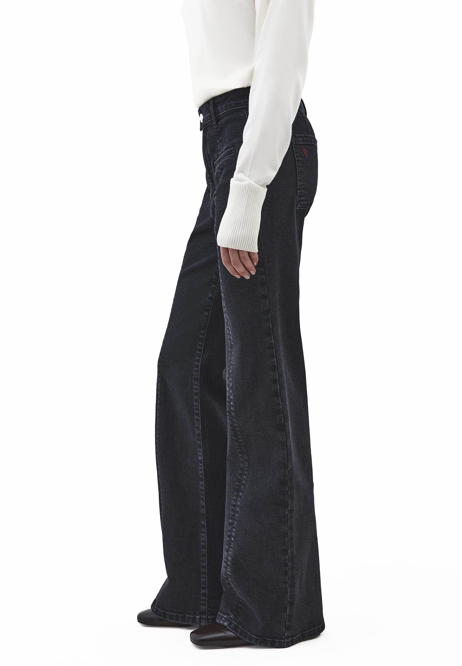 Spanish Leg Pants With Pocket Detail - BLACK