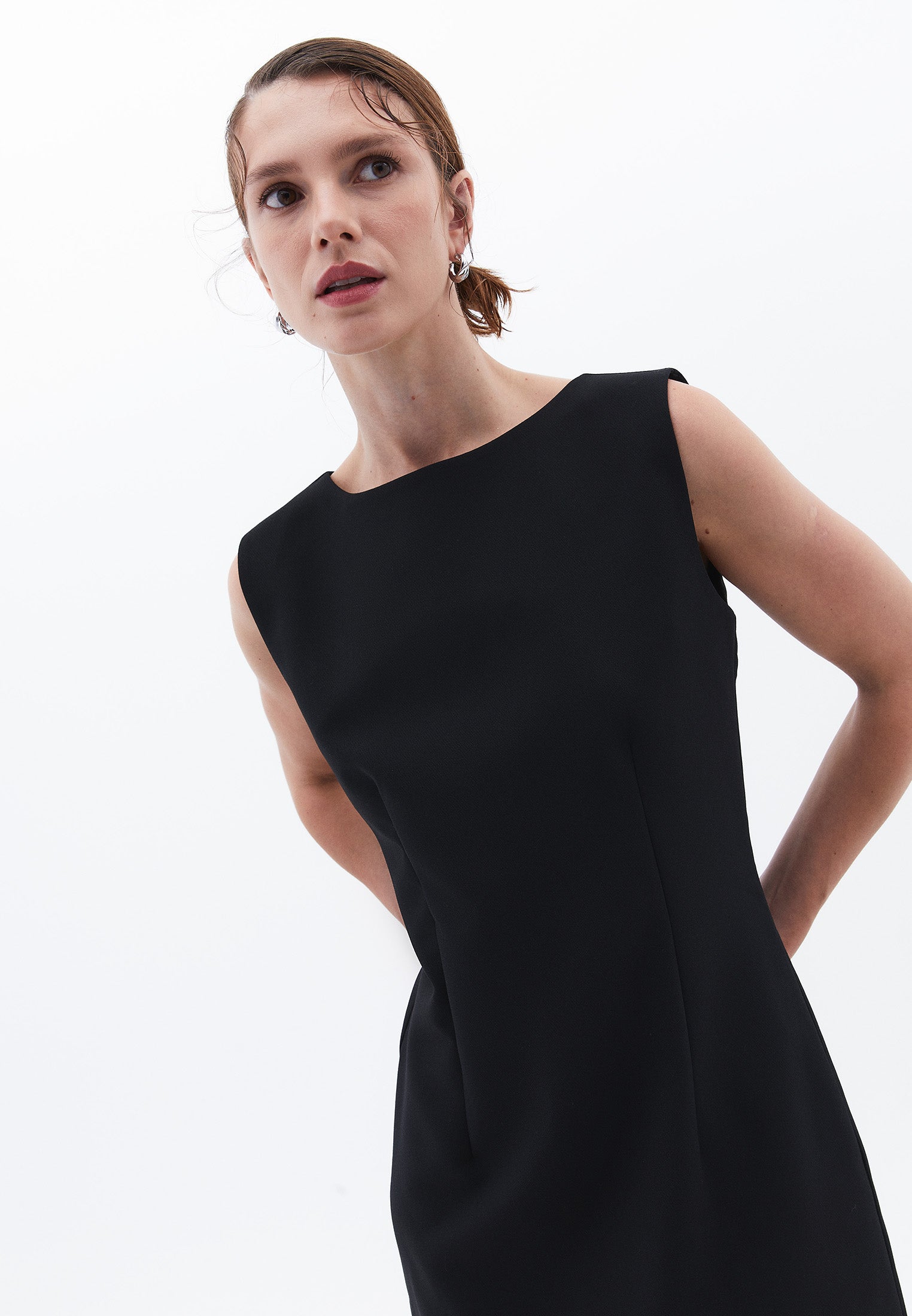 Short Boat Neck Sleeveless Dress - BLACK