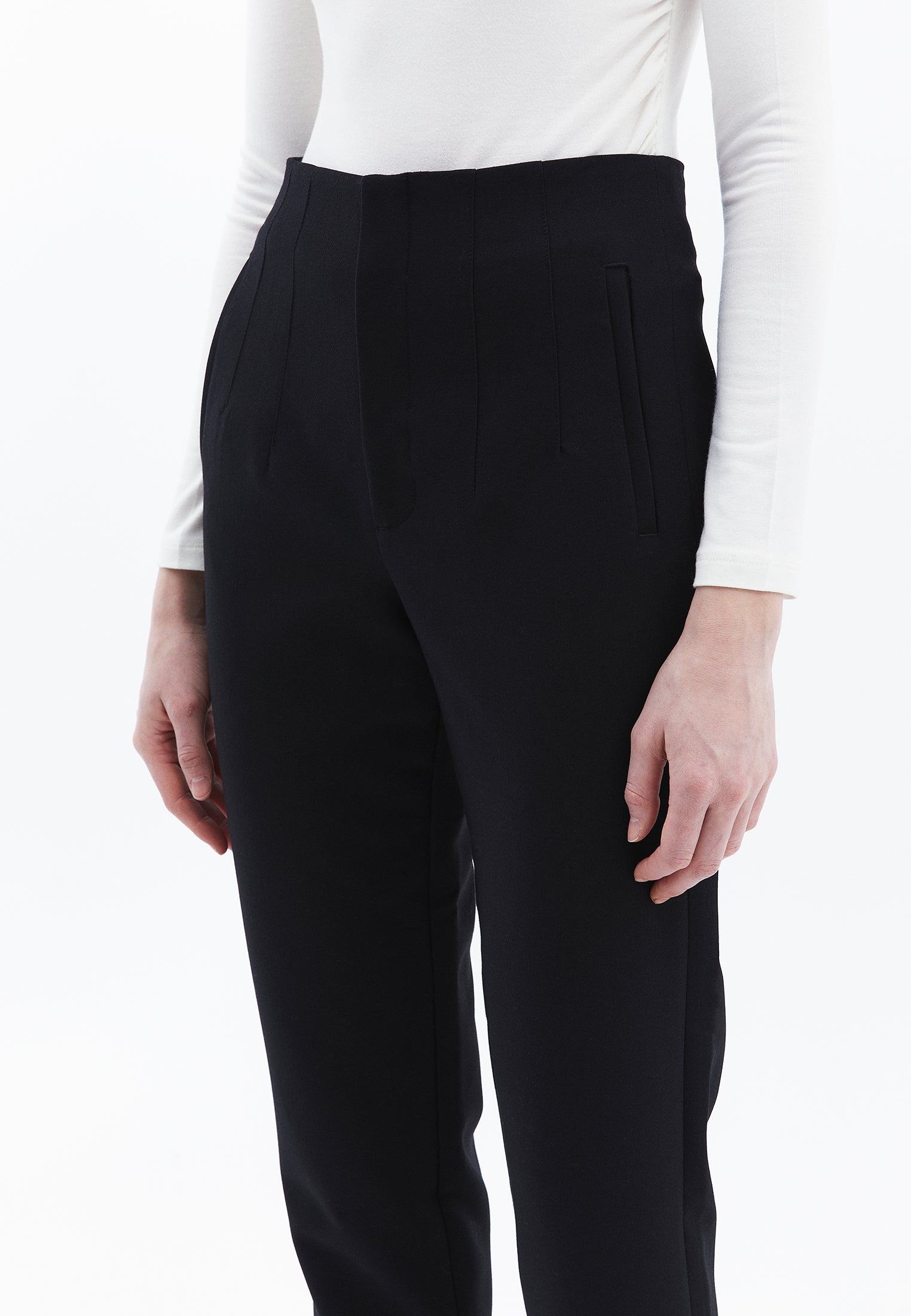 Standard Carrot Pants - BLACK