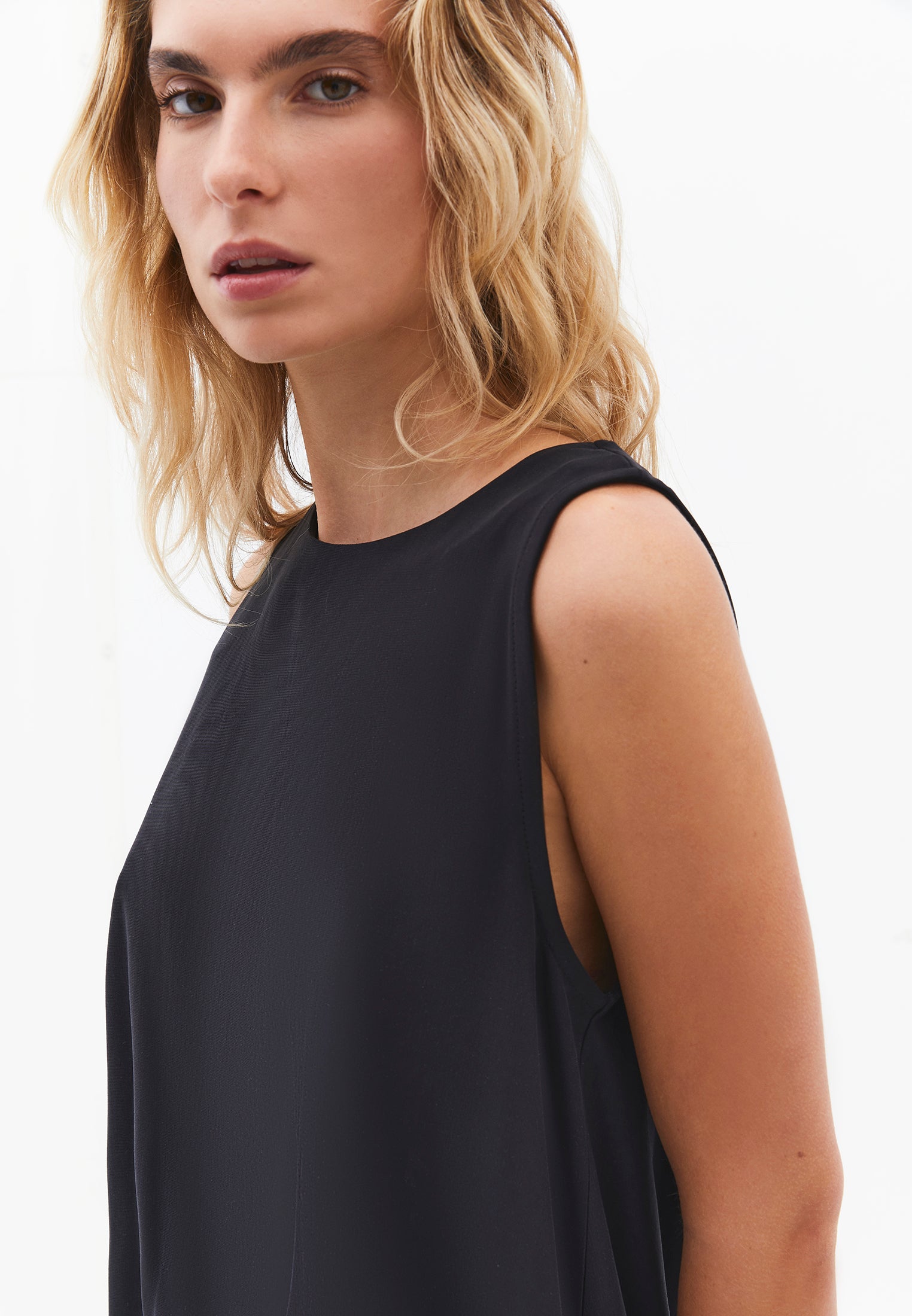 Crew Neck Loose Fit Tank Top - BLACK