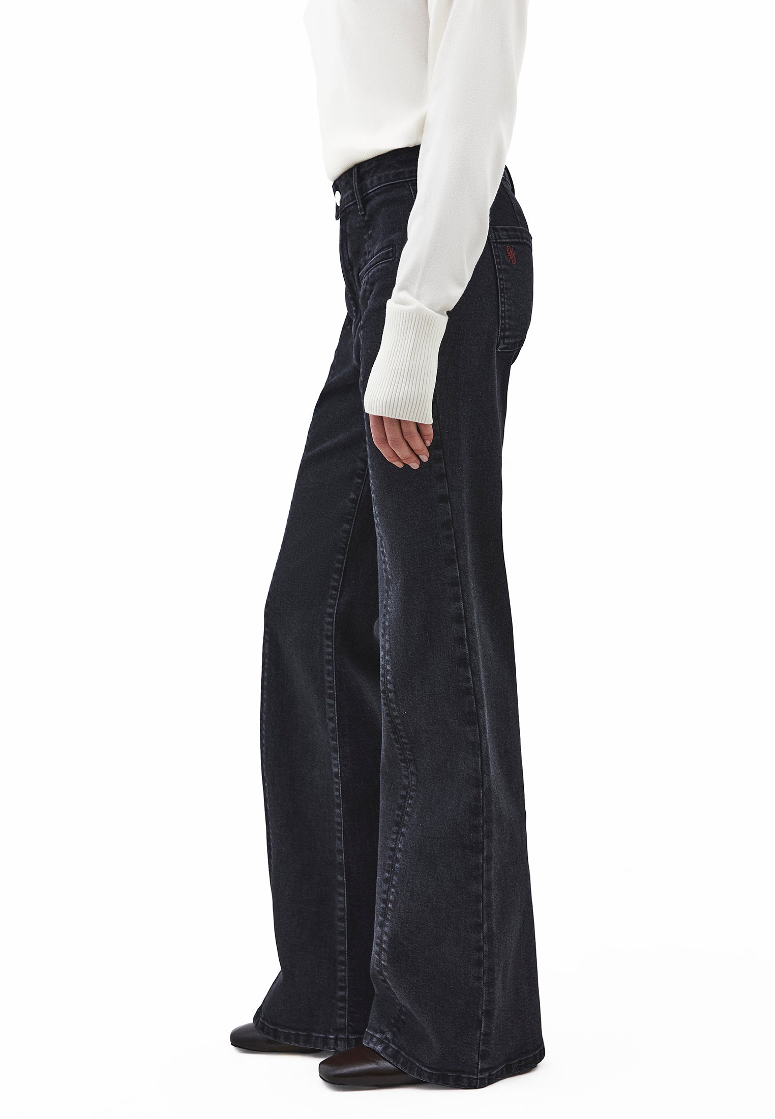 Spanish Leg Pants With Pocket Detail - BLACK