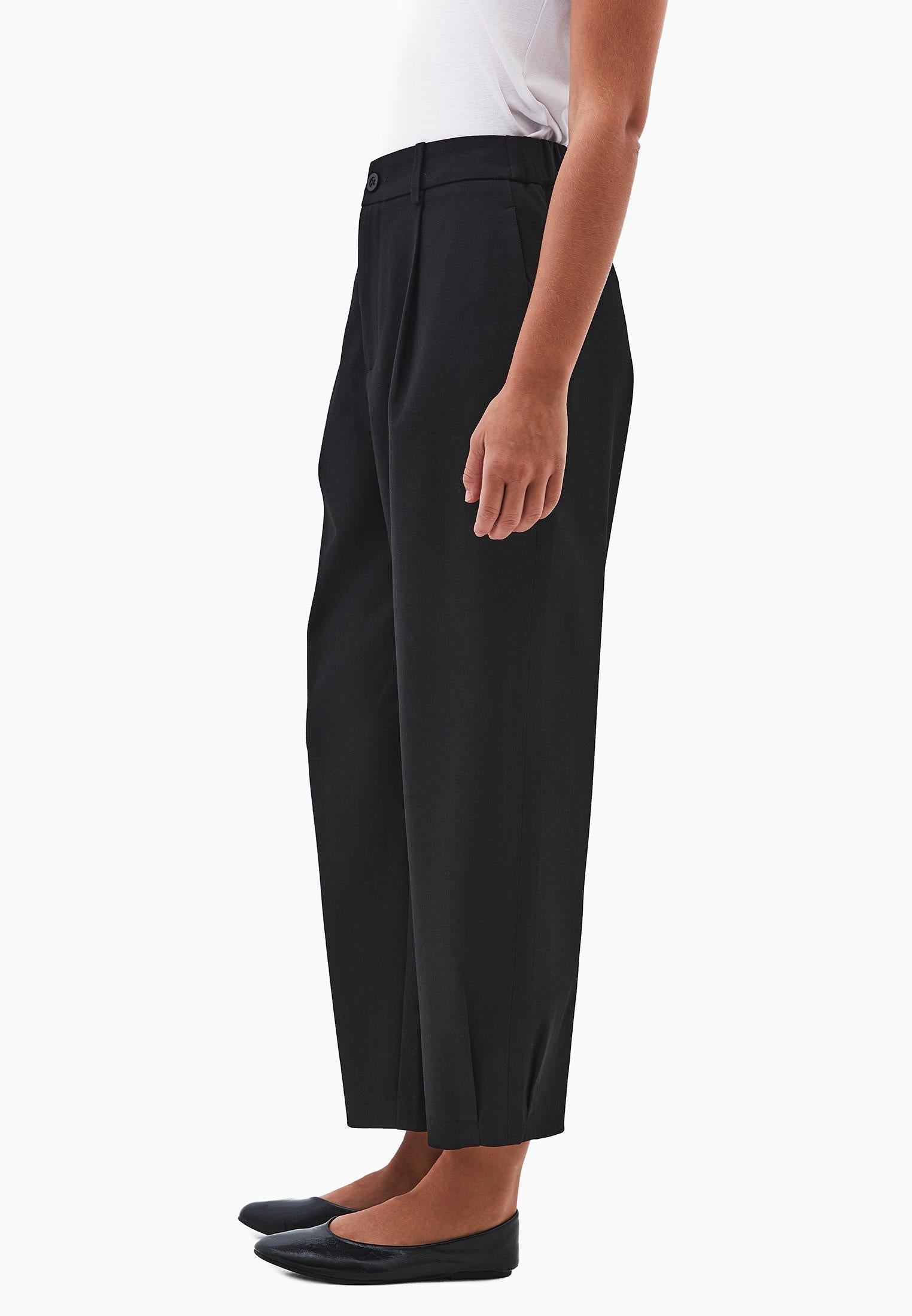 Balloon Form Pleated Standard Carrot Leg Pants - BLACK