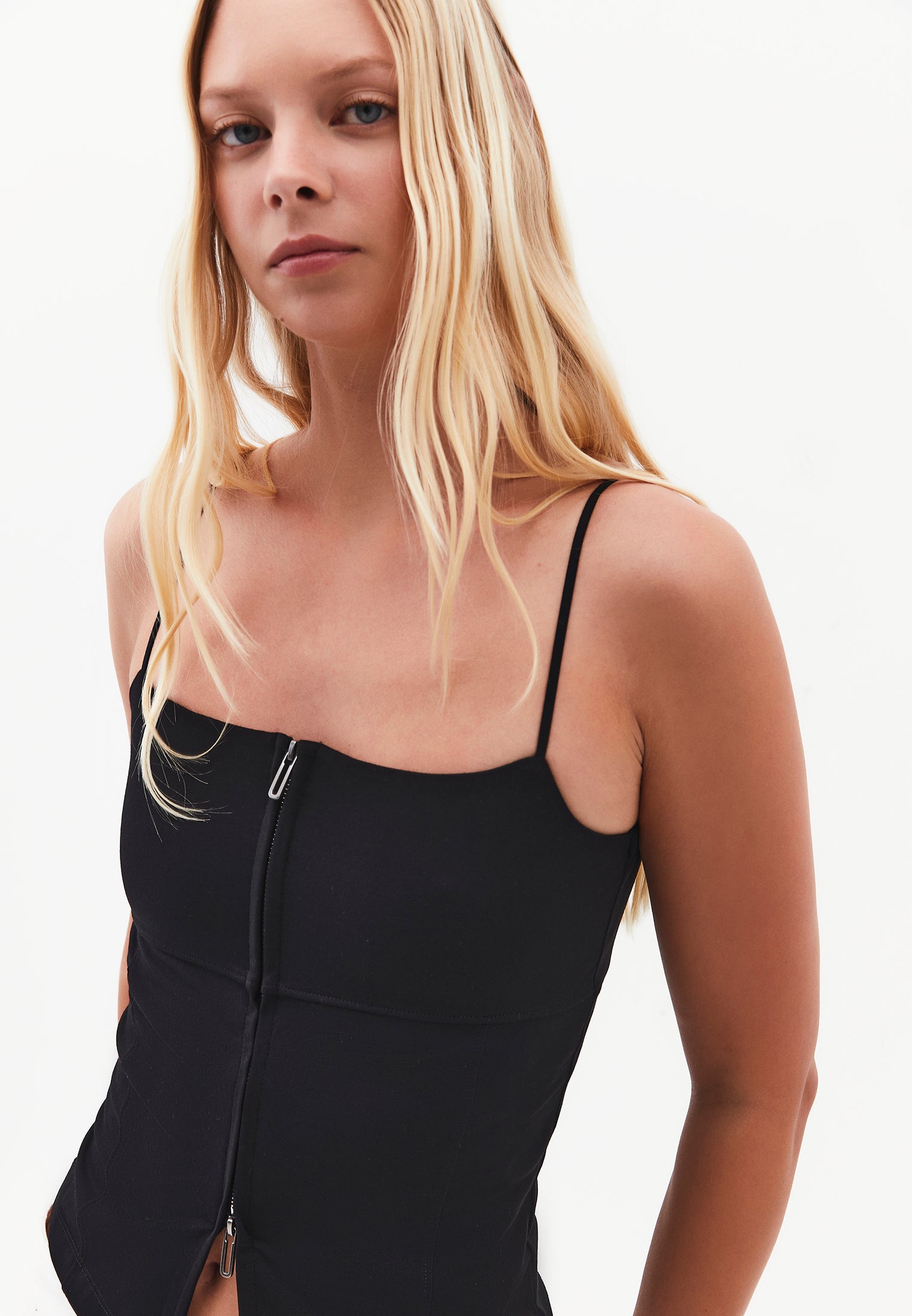 Sleeveless Top With Zipper Detail And Square Neckline - BLACKK