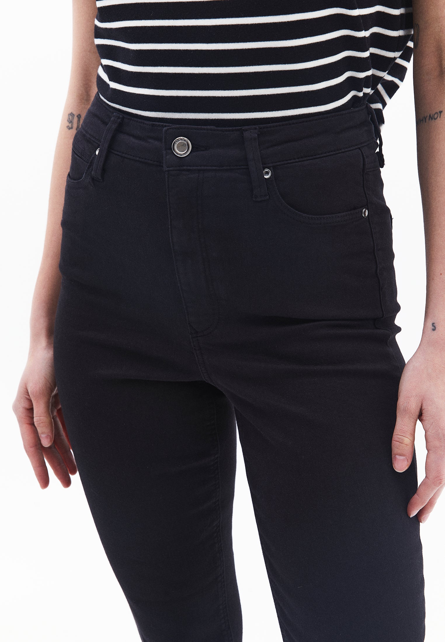 High Waist Cropped Skinny Pants With Pocket Detail - BLACK