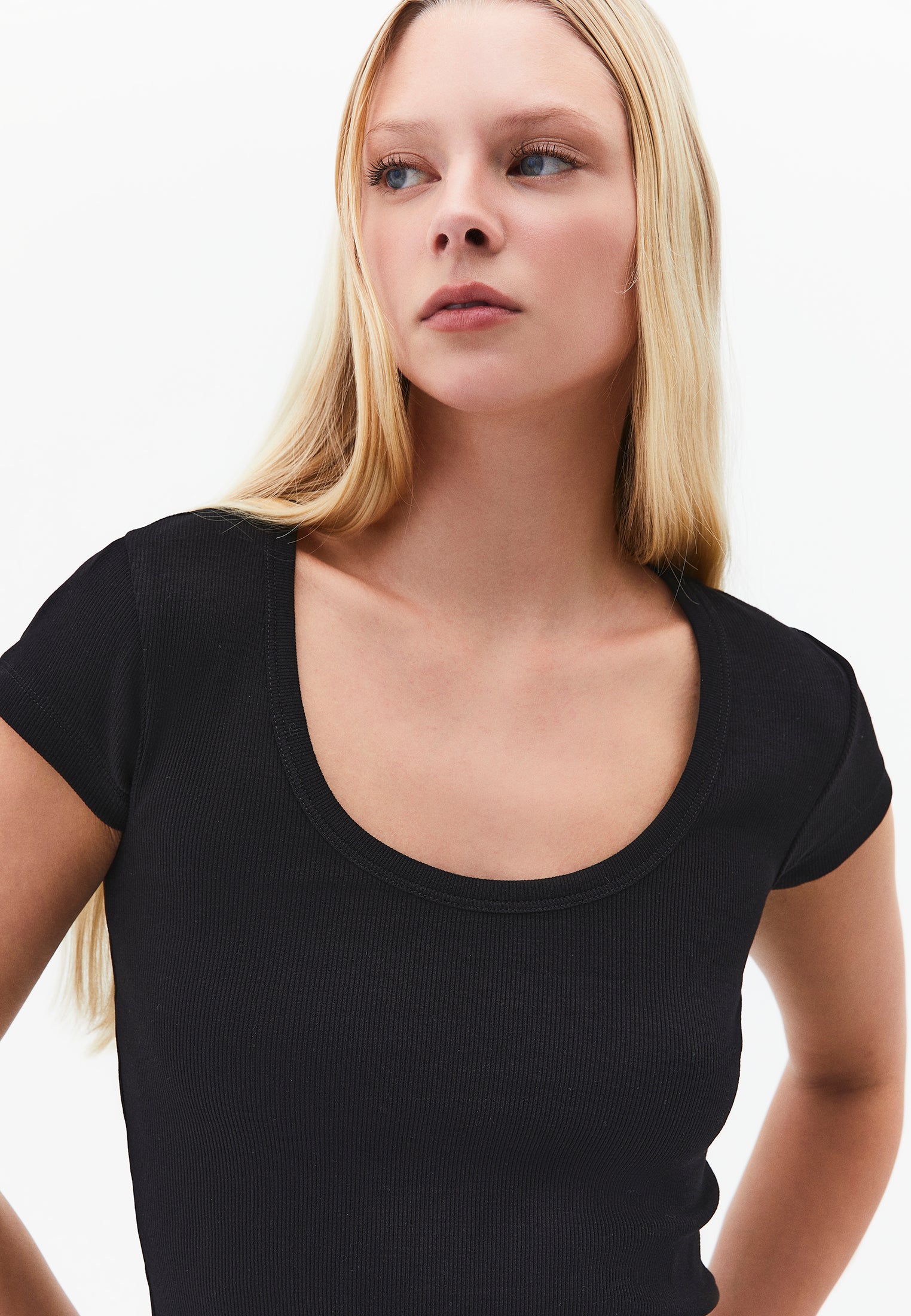 U Neck Bodycon T-Shirt - BLACK