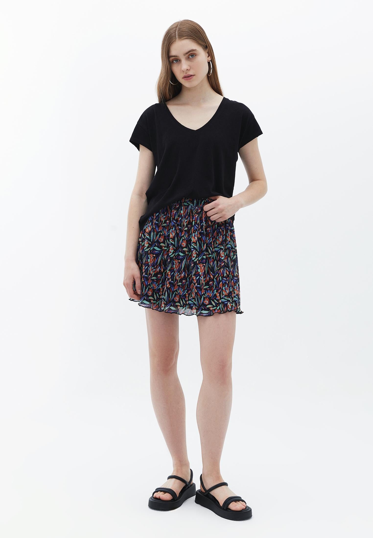 V Neck Linen T-Shirt - BLACK