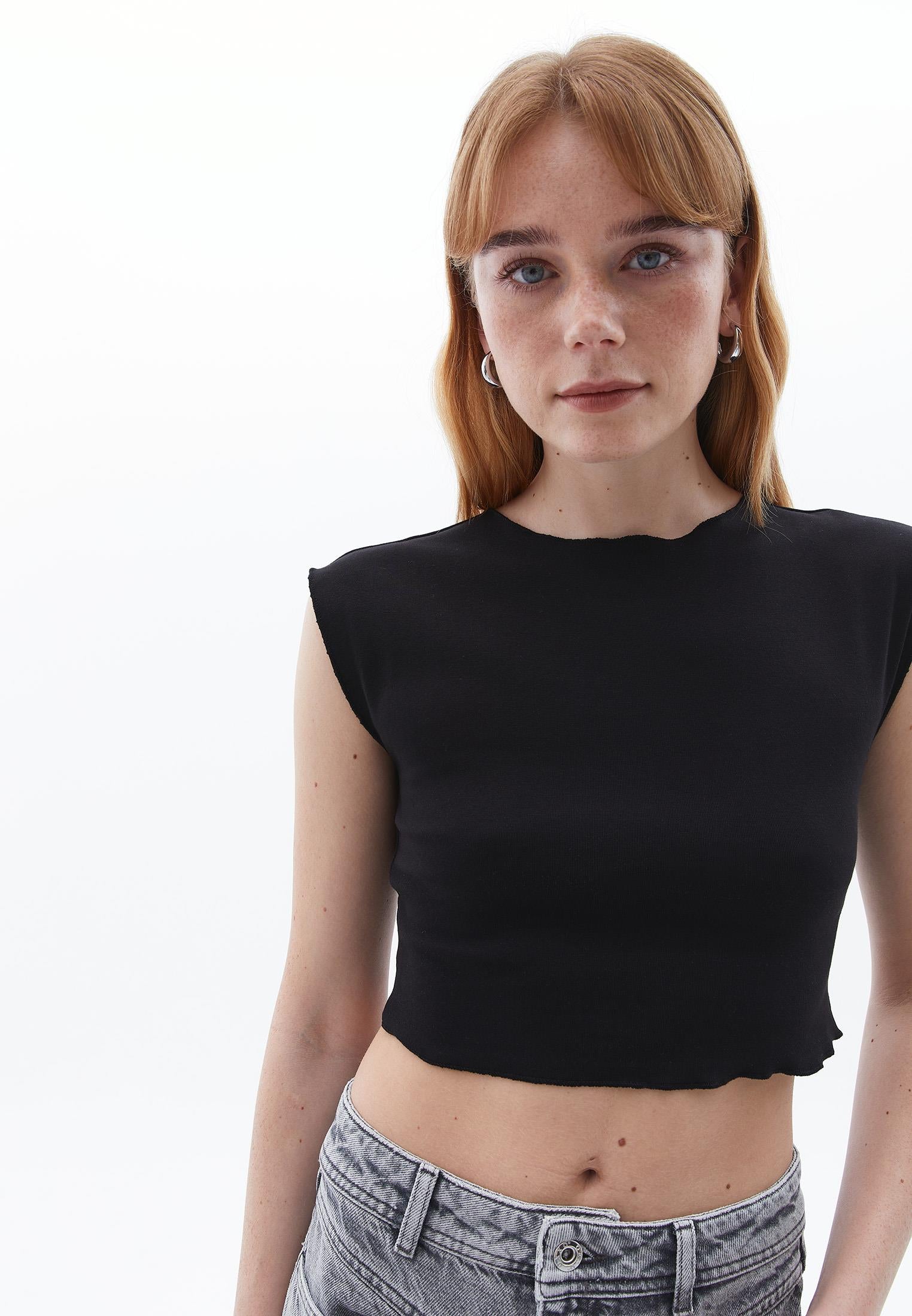 Crew Neck Short Sleeve Slim Fit Cropped T-Shirt - BLACK