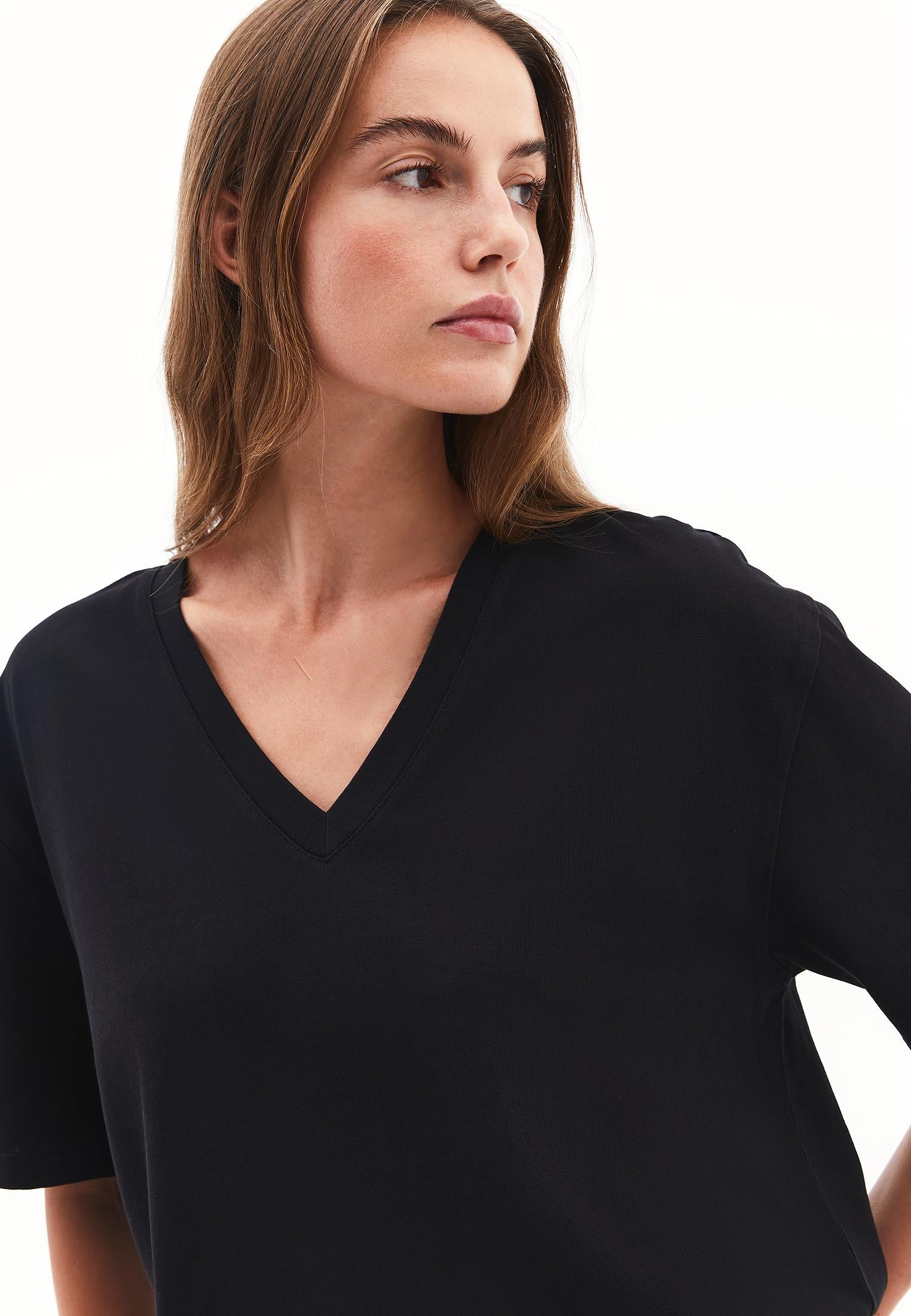 V Neck Boyfriend T-Shirt - BLACK