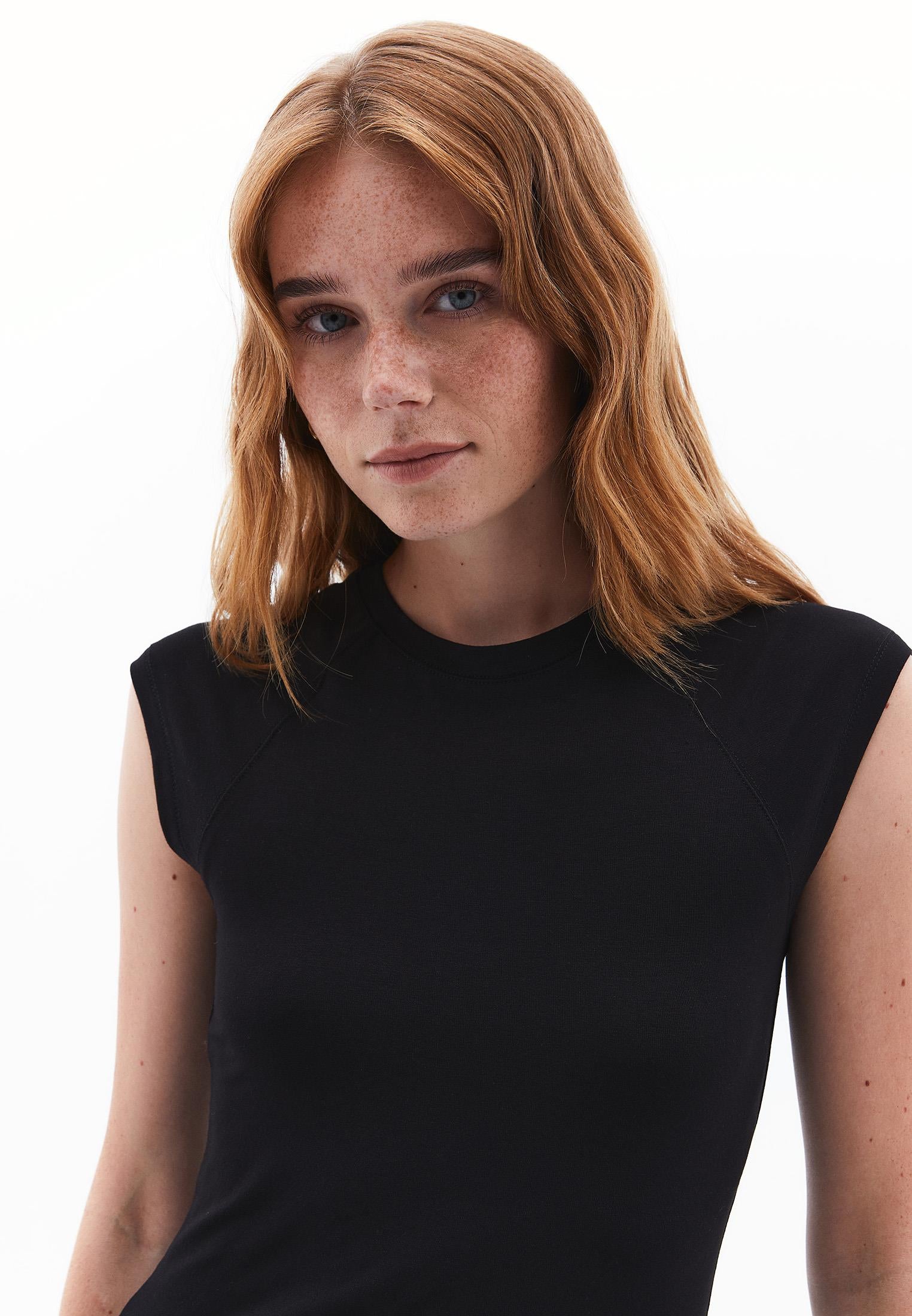 Short Sleeve T-Shirt With Closed Cut - BLACK