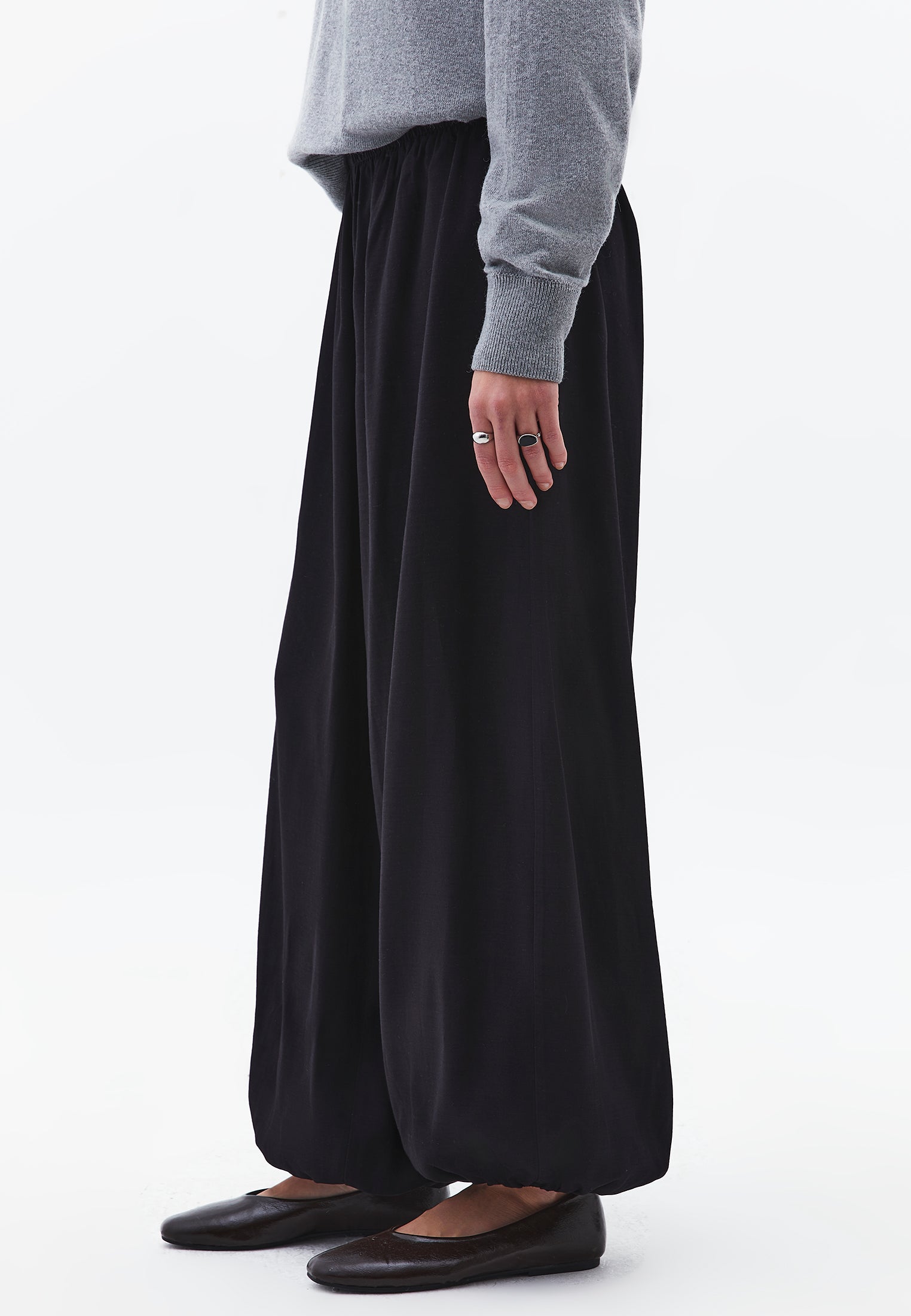 Balloon Form Jogger Pants - BLACK