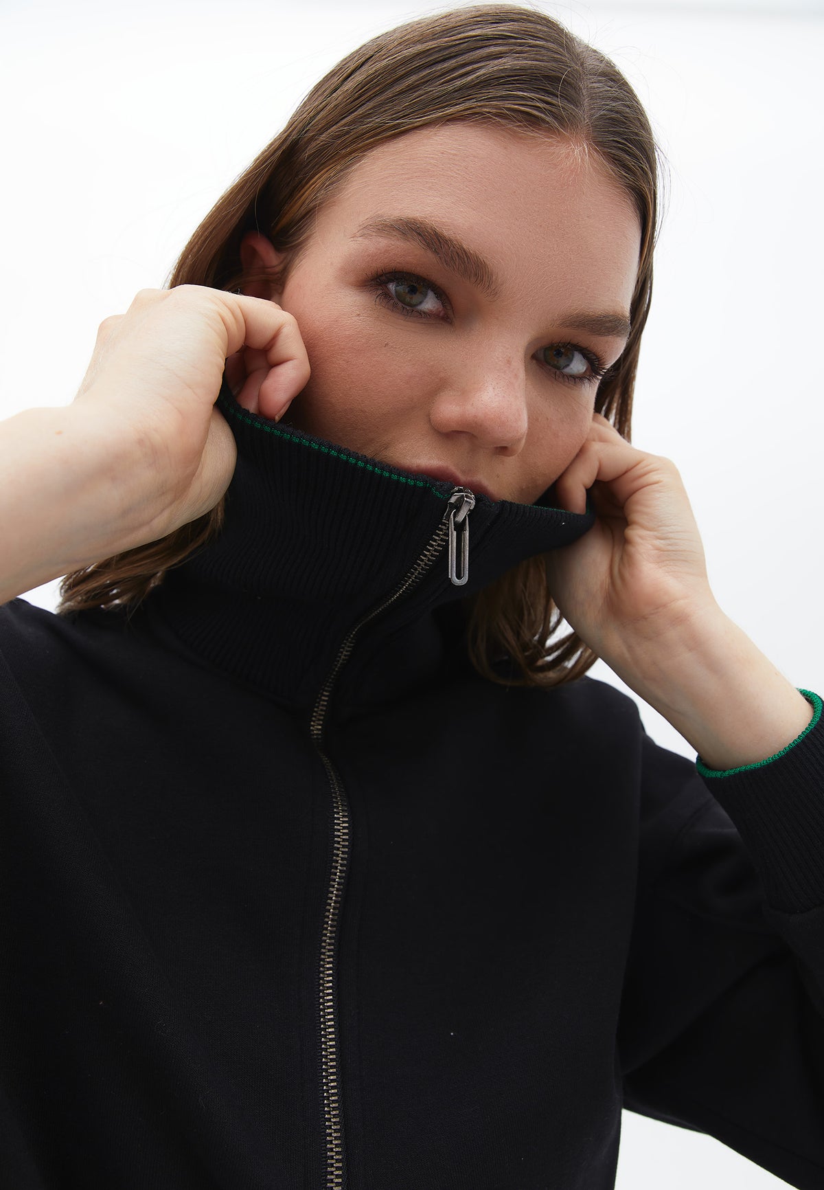 High Neck Sweatshirt - BLACK