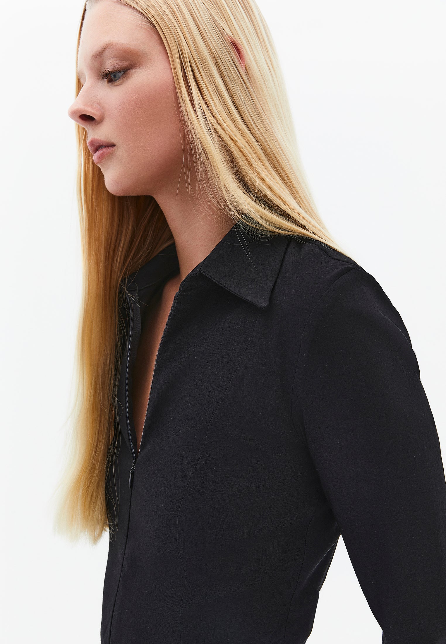 Short Dress With Shirt Collar And Zipper Detail - BLACK