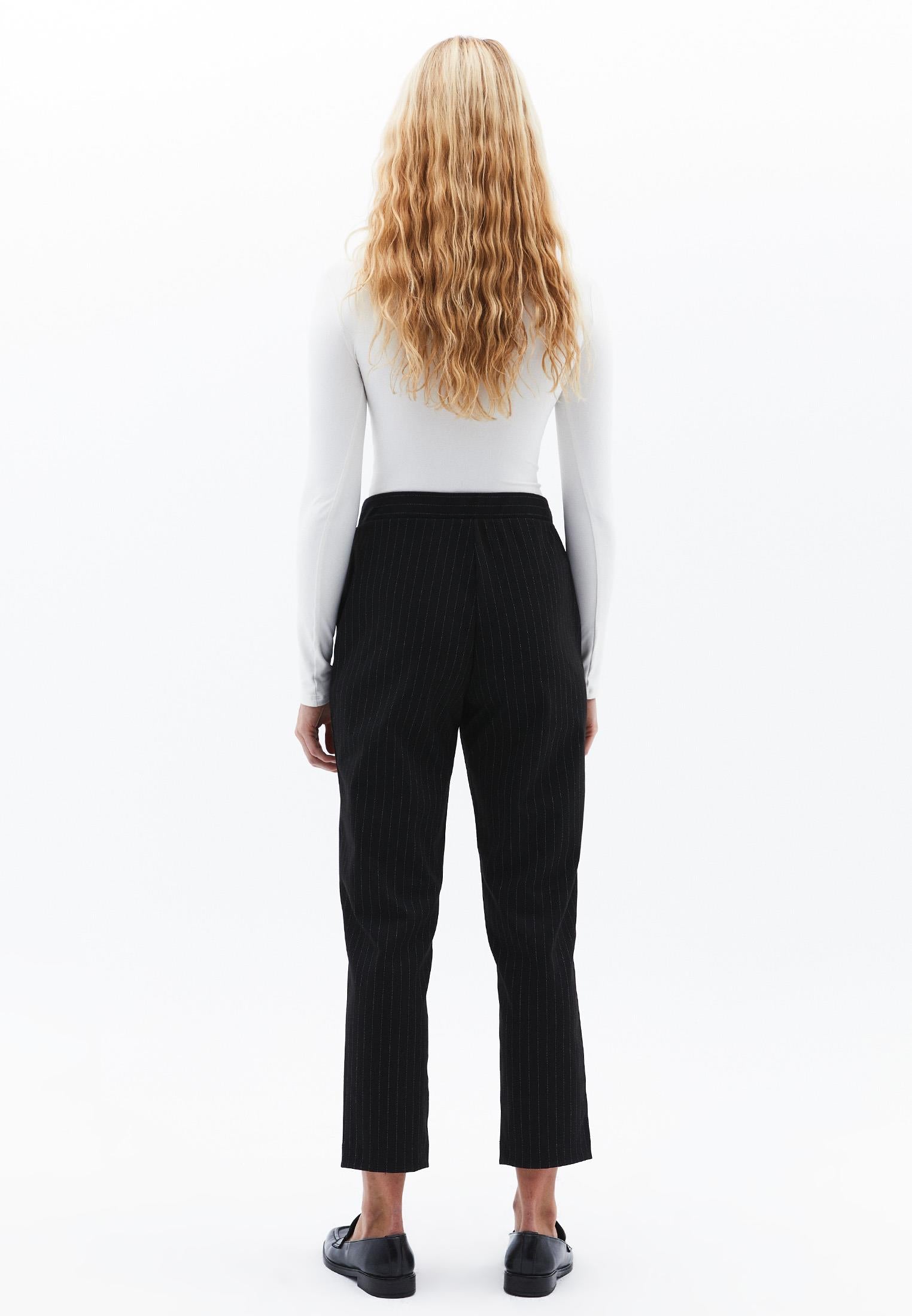 High Waist Carrot Pants - BLACK