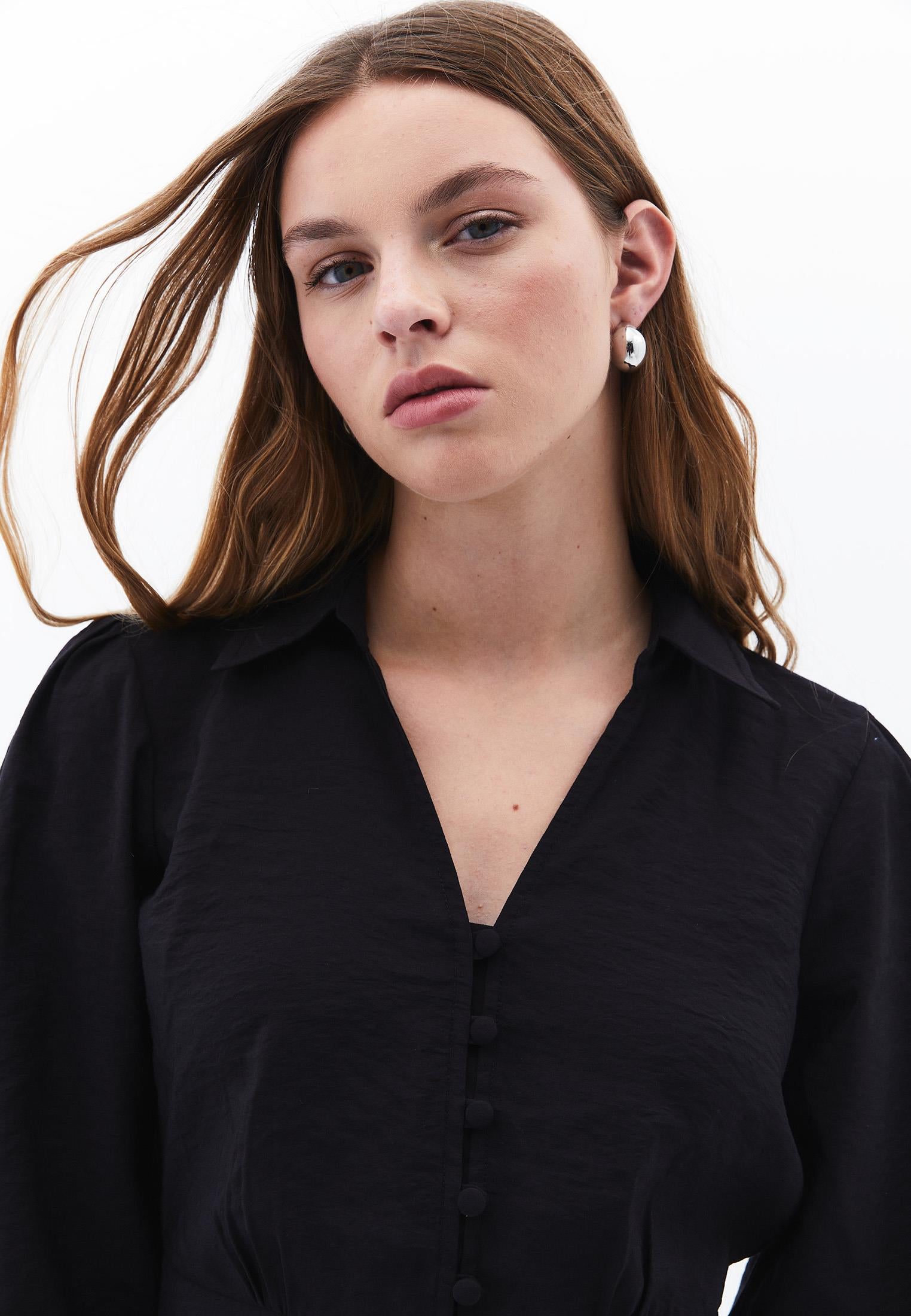 V Neck Cropped Blouse - BLACK